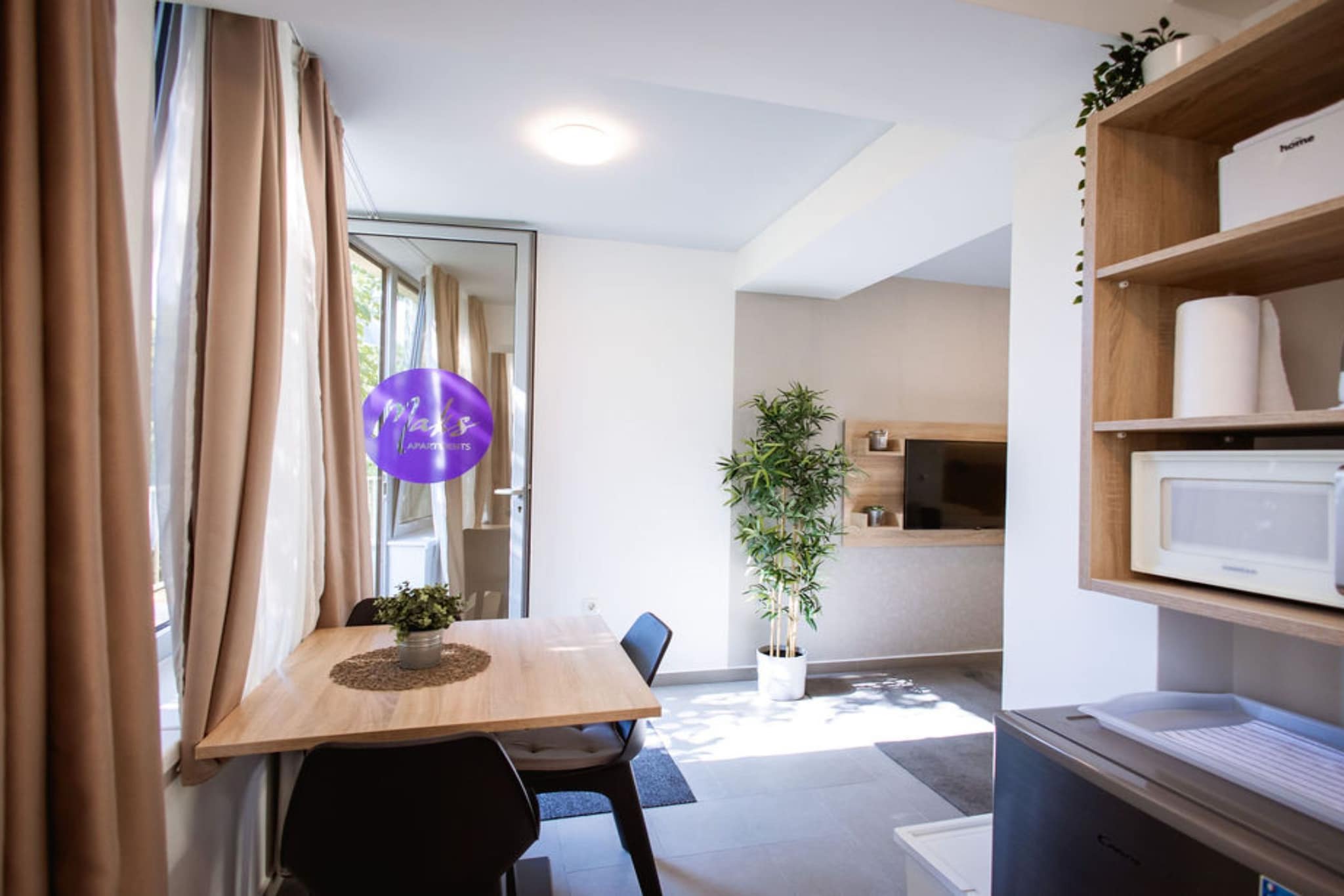 Stylish Apartments with Osijek Near Top Attractions - Standard Studio Apartment  - Maks 3-Woonkamer