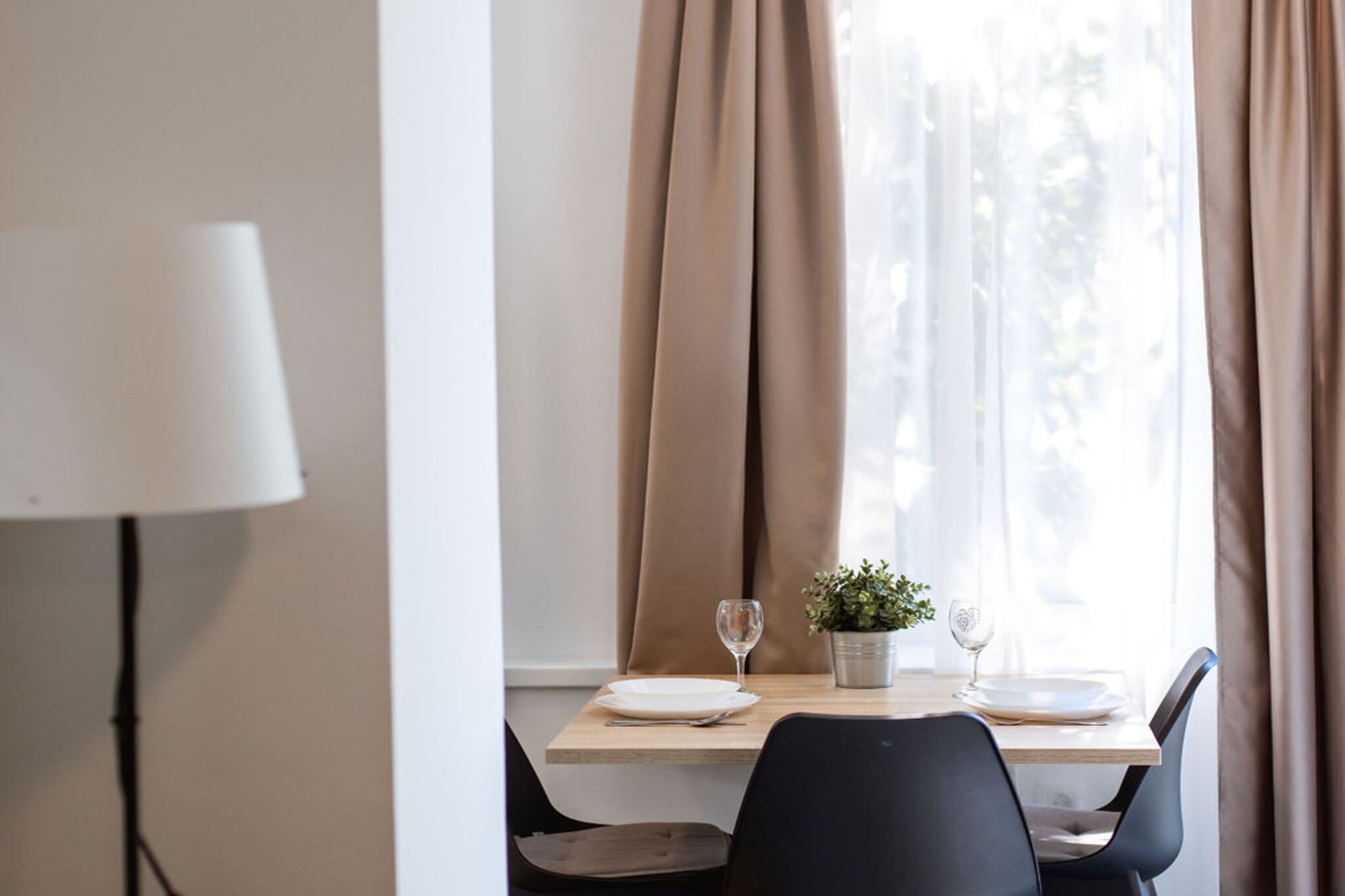 Stylish Apartments with Osijek Near Top Attractions - Standard Studio Apartment  - Maks 3-Eetkamer