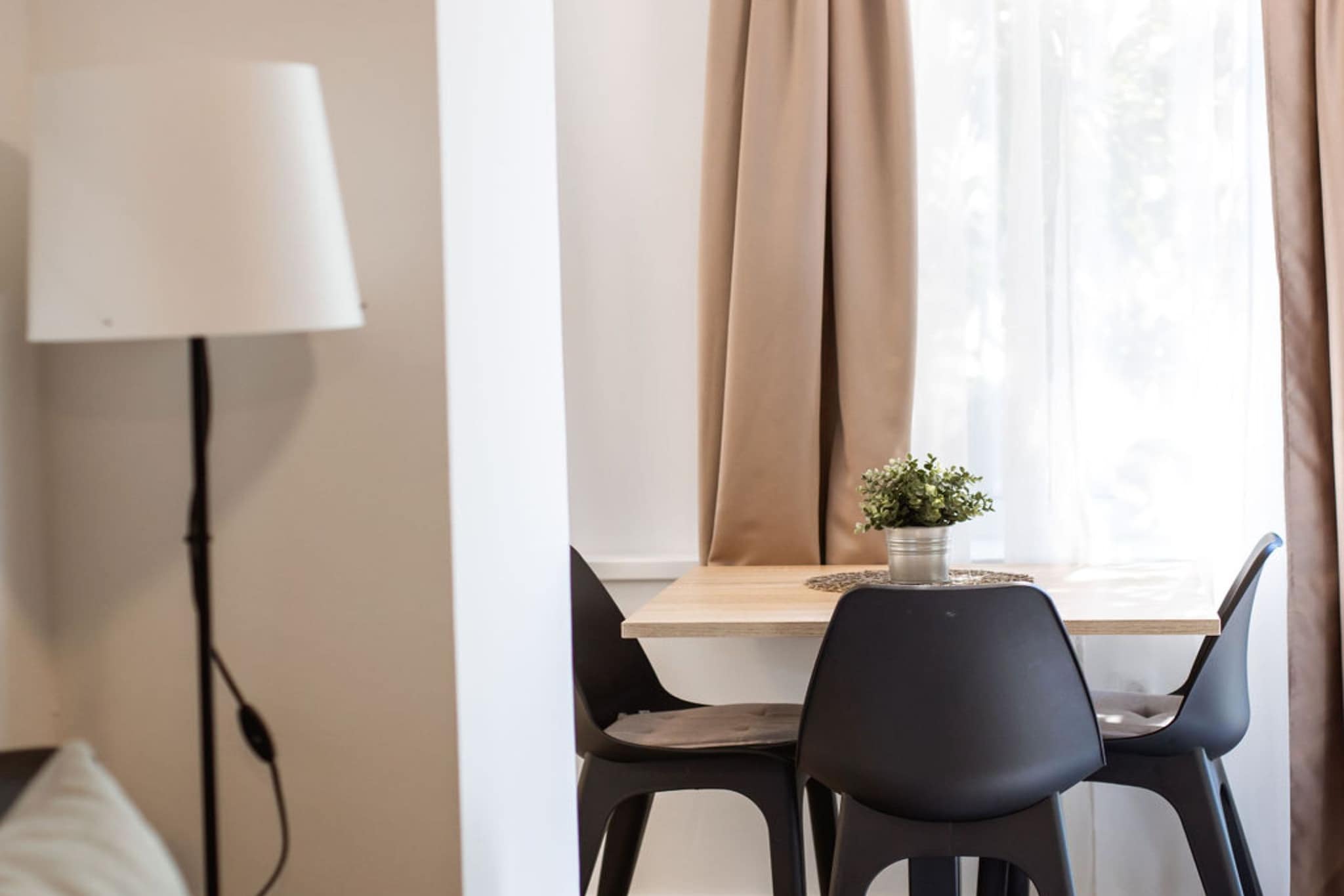 Stylish Apartments with Osijek Near Top Attractions - Standard Studio Apartment  - Maks 3-Eetkamer