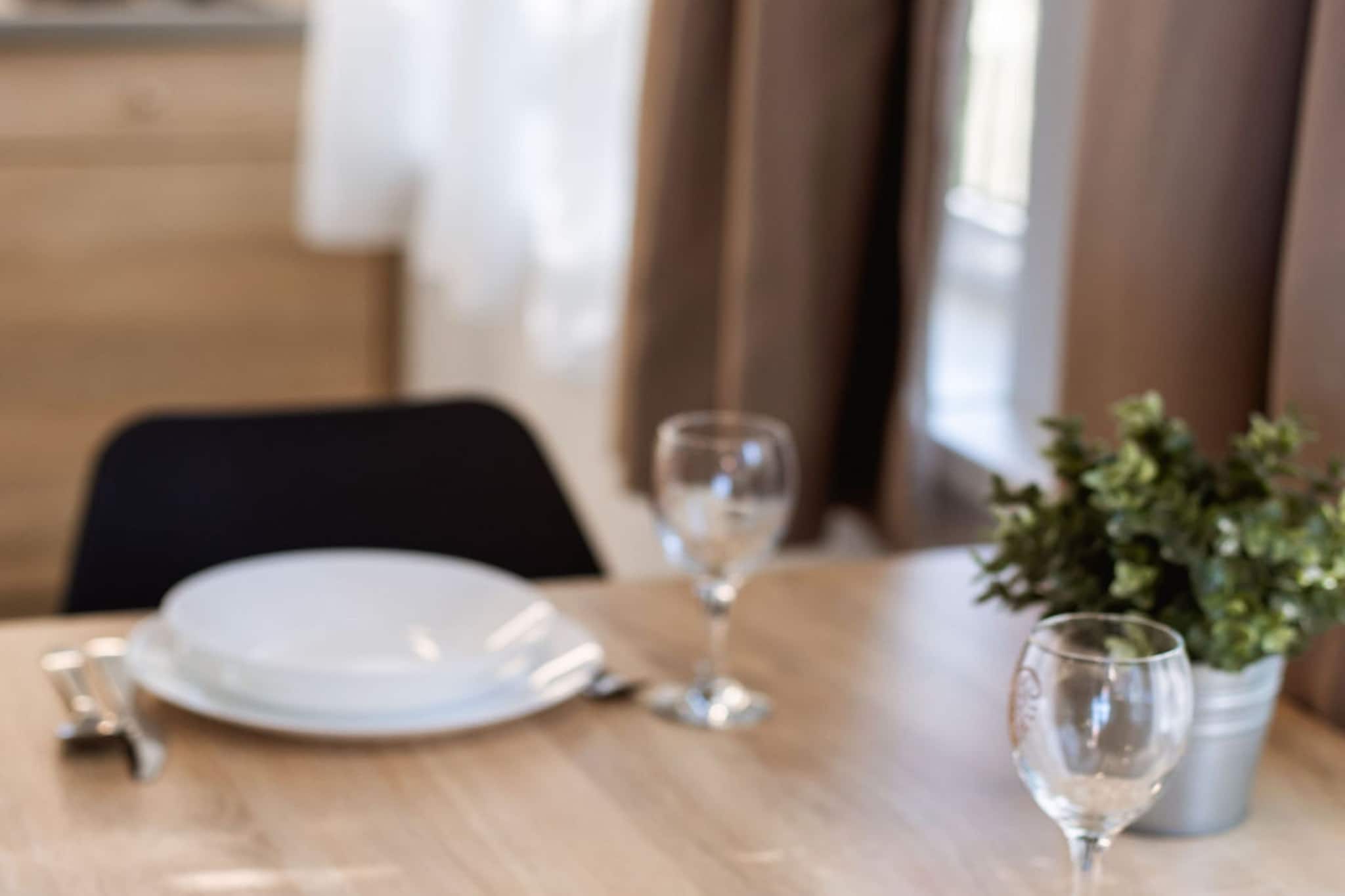 Stylish Apartments with Osijek Near Top Attractions - Standard Studio Apartment  - Maks 3-Eetkamer