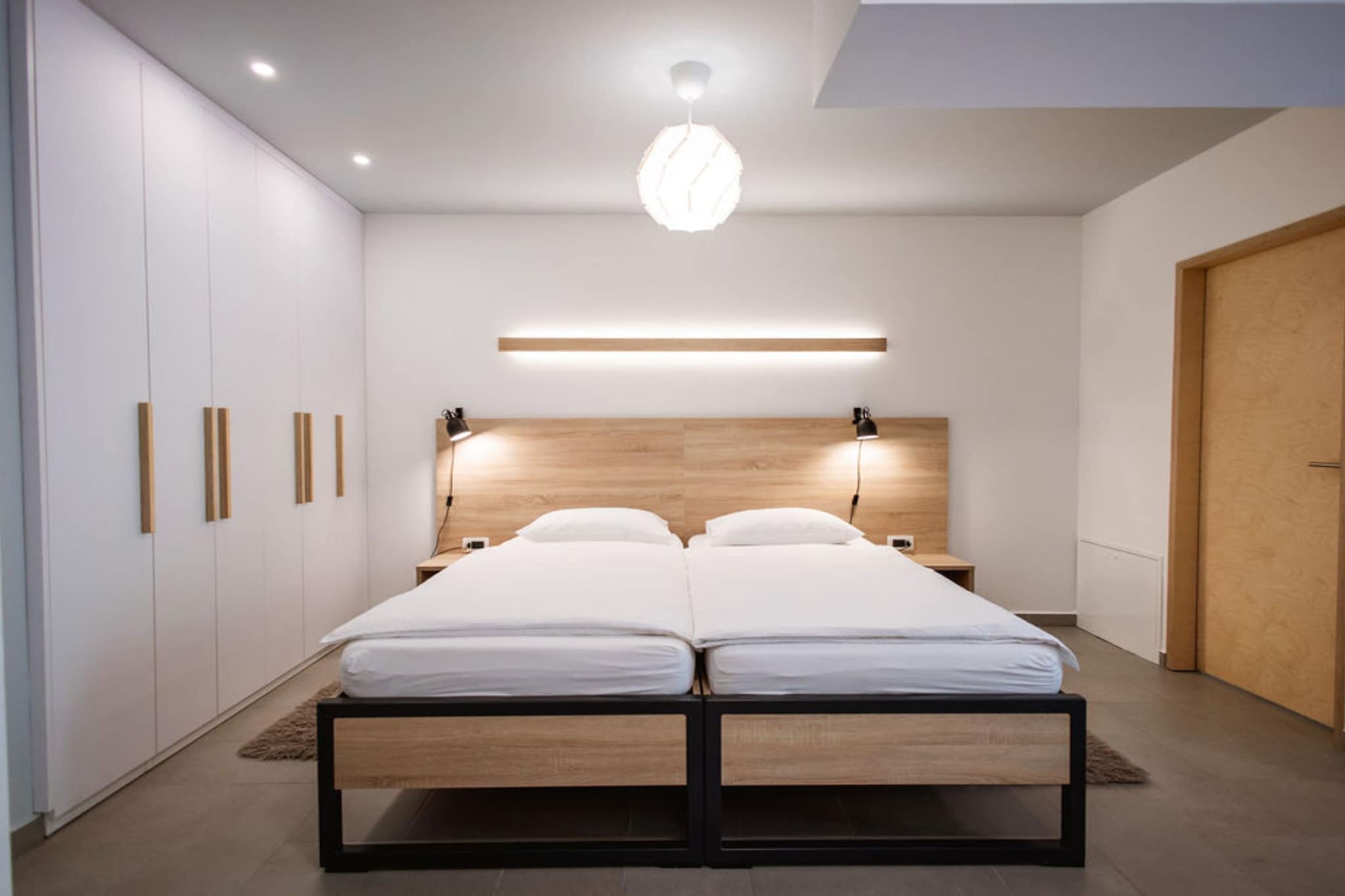 Stylish Apartments with Osijek Near Top Attractions - Standard Studio Apartment  - Maks 3-Slaapkamer