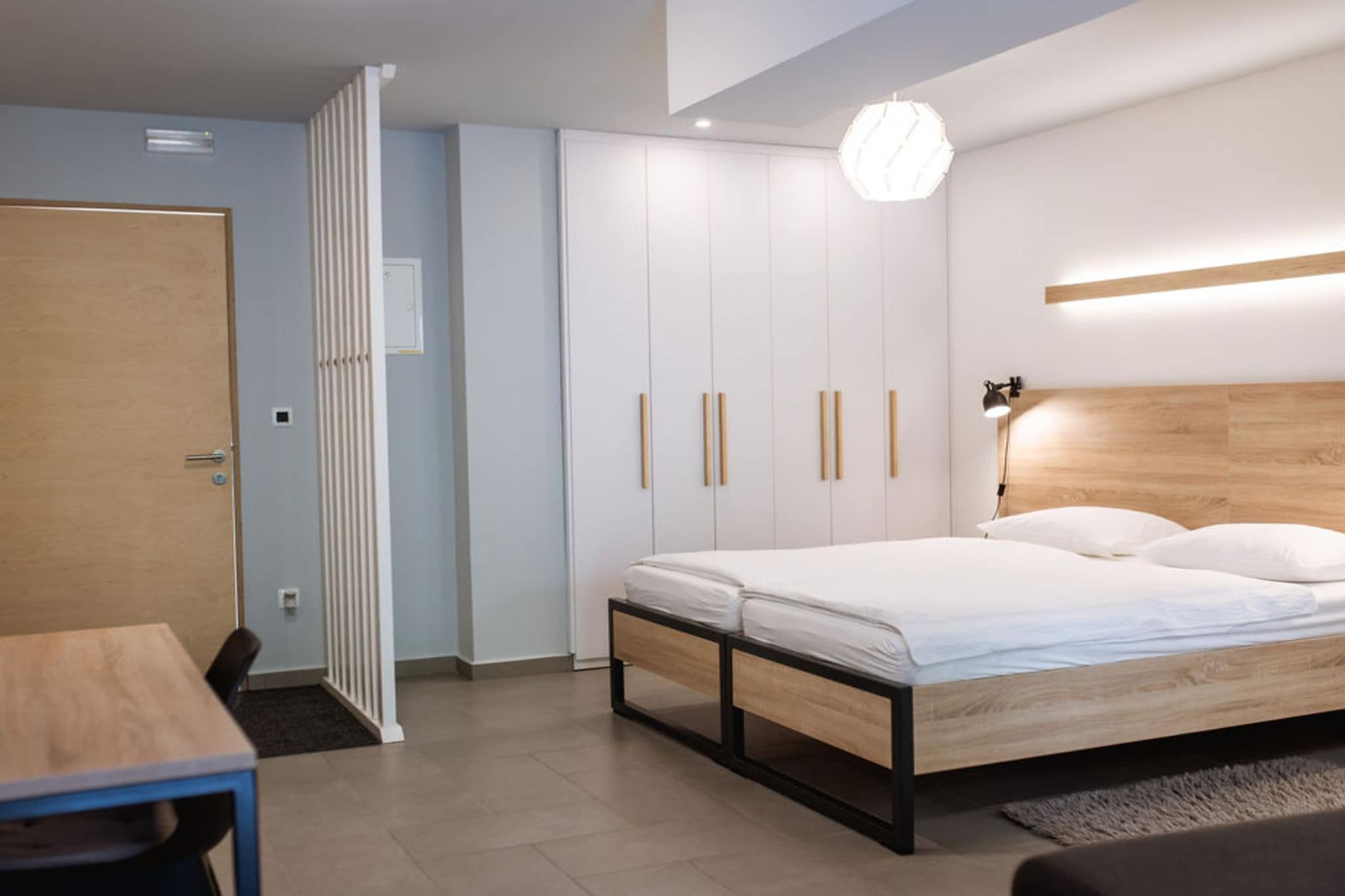 Stylish Apartments with Osijek Near Top Attractions - Standard Studio Apartment  - Maks 3-Slaapkamer