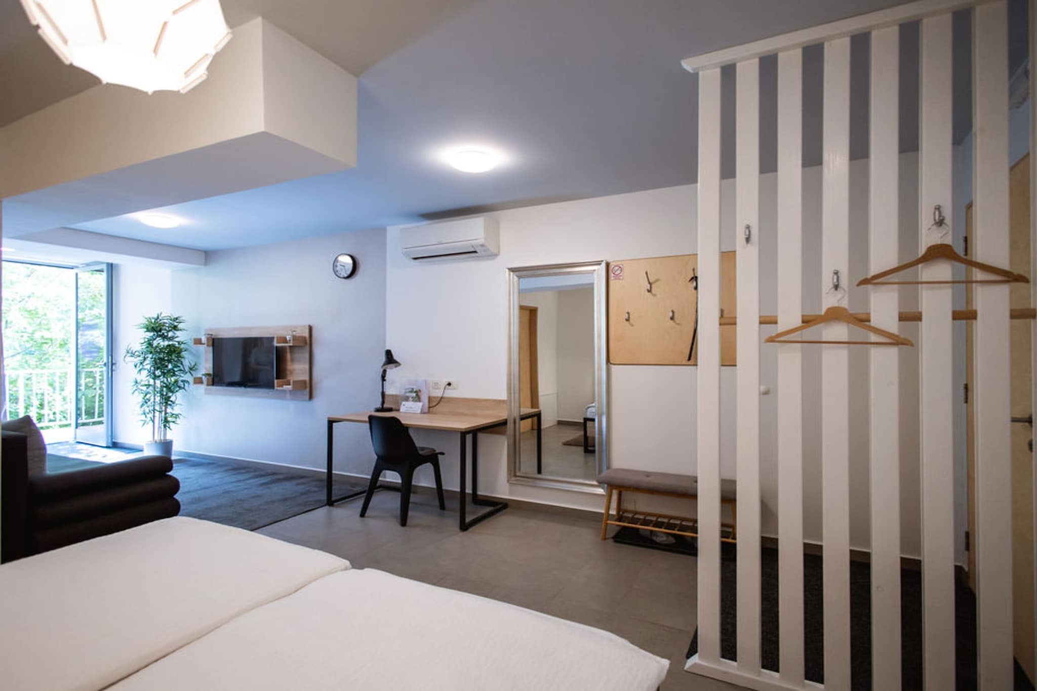Stylish Apartments with Osijek Near Top Attractions - Standard Studio Apartment  - Maks 3-Slaapkamer