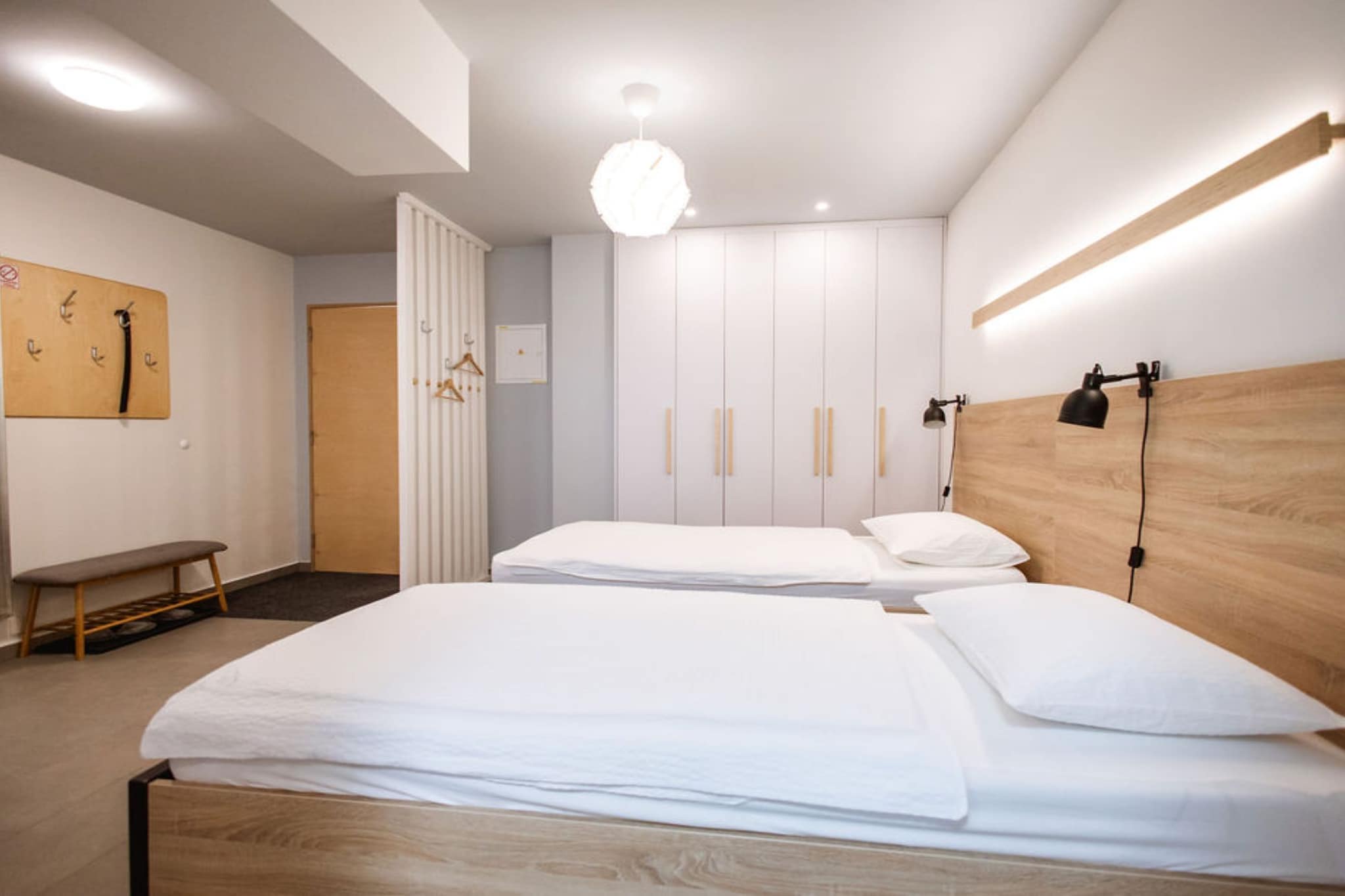 Stylish Apartments with Osijek Near Top Attractions - Standard Studio Apartment  - Maks 3-Slaapkamer