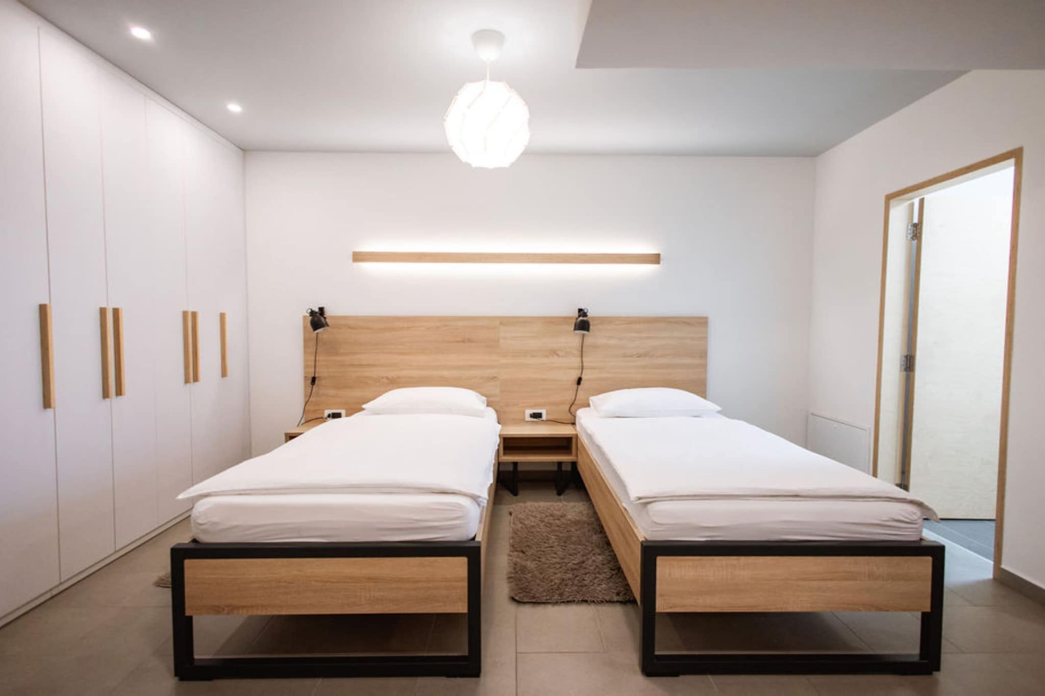 Stylish Apartments with Osijek Near Top Attractions - Standard Studio Apartment  - Maks 3-Slaapkamer