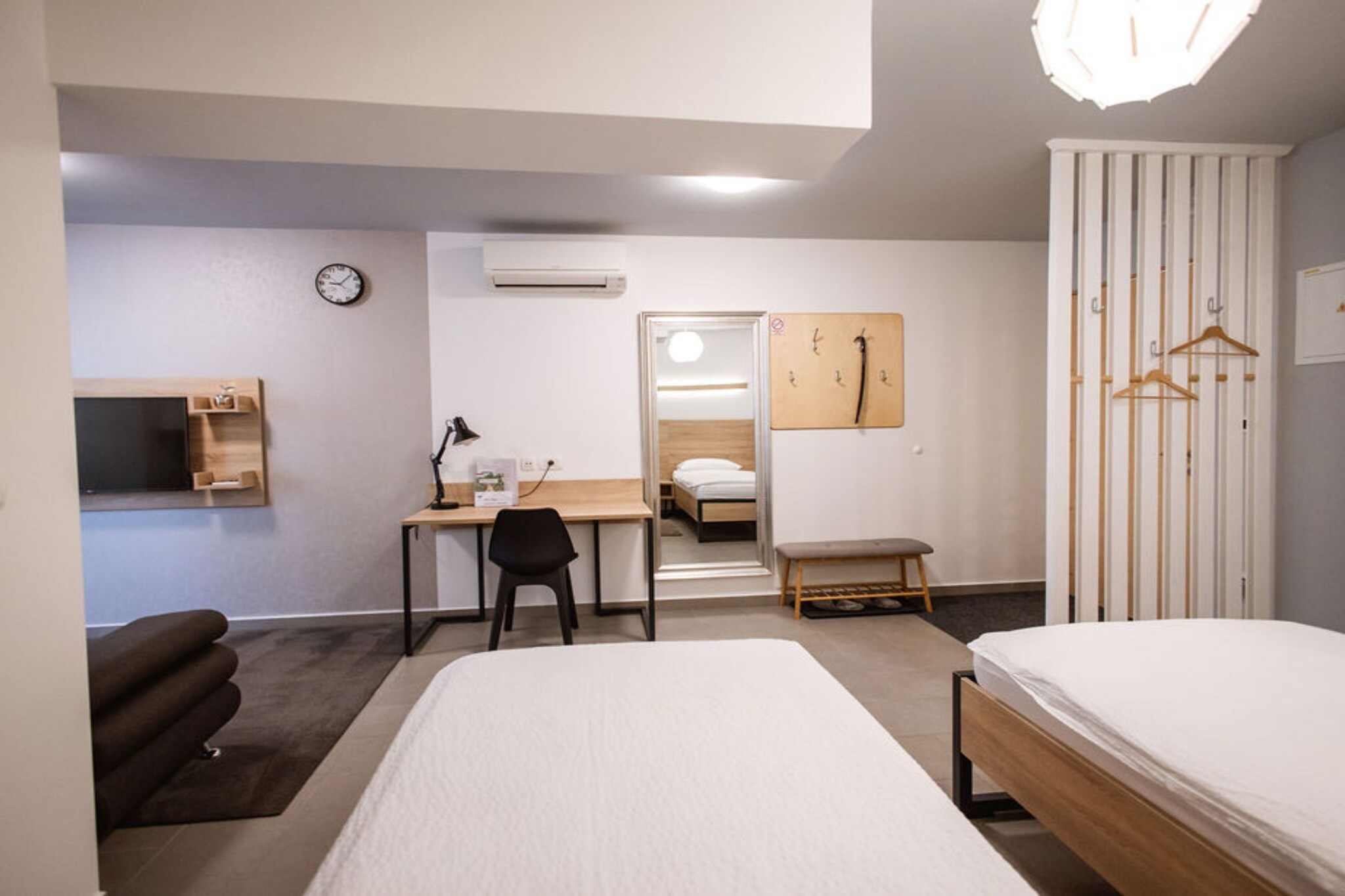 Stylish Apartments with Osijek Near Top Attractions - Standard Studio Apartment  - Maks 3-Slaapkamer