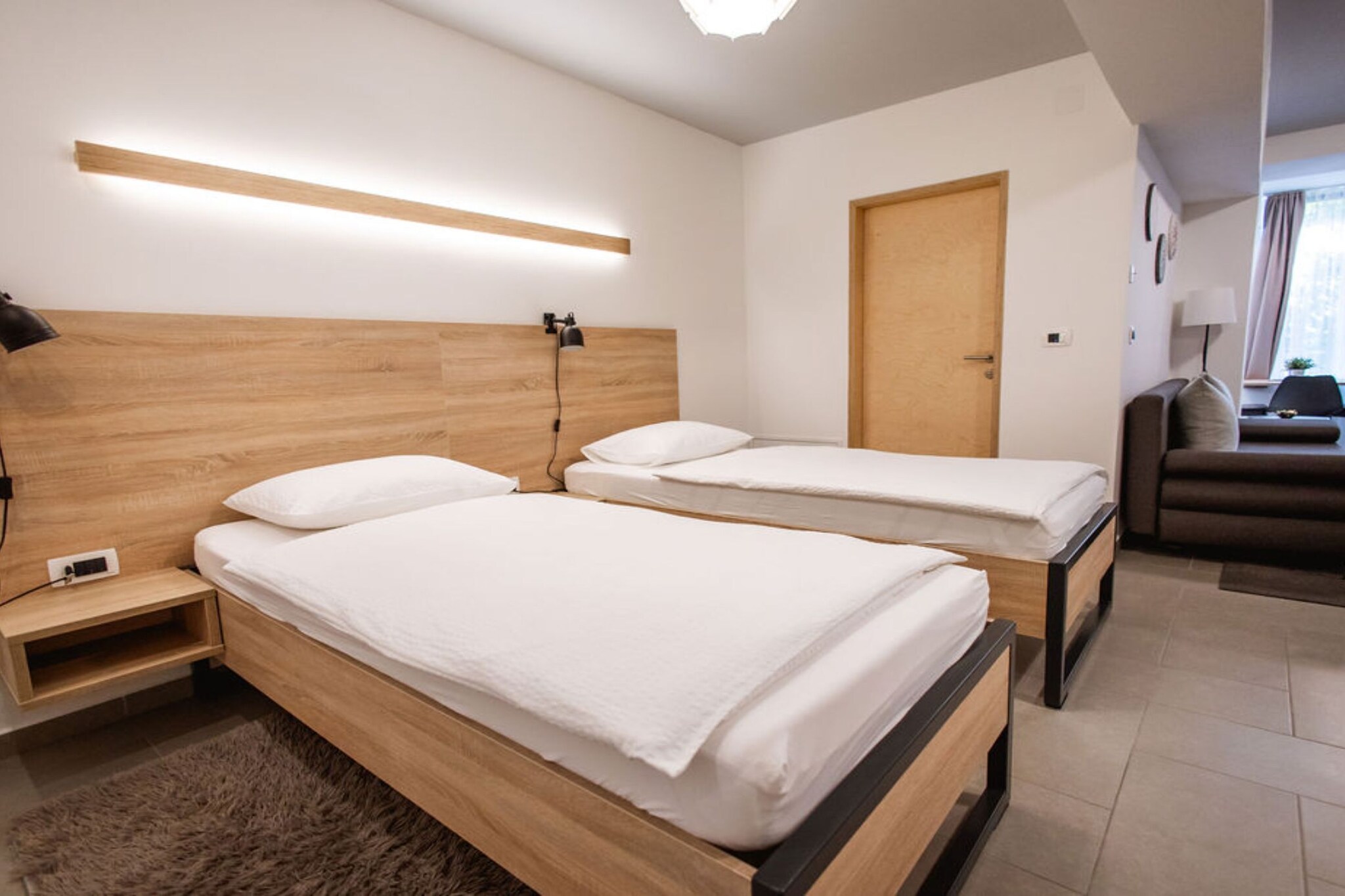 Stylish Apartments with Osijek Near Top Attractions - Standard Studio Apartment  - Maks 3-Slaapkamer