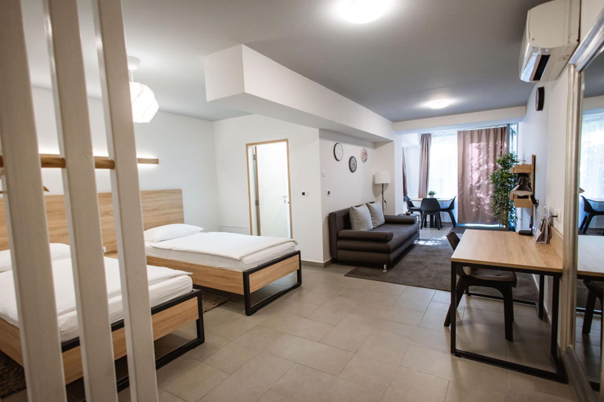 Stylish Apartments with Osijek Near Top Attractions - Standard Studio Apartment  - Maks 3-Slaapkamer