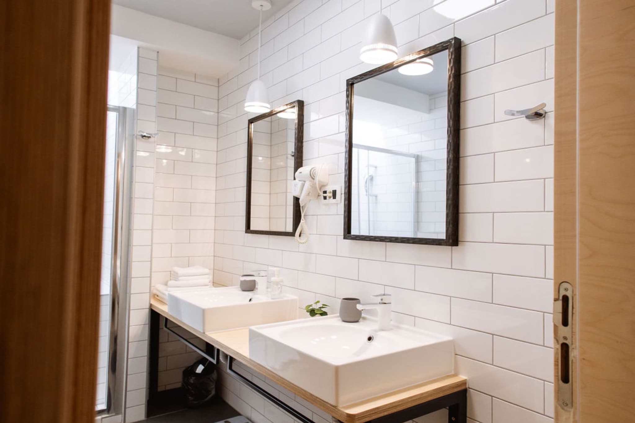 Stylish Apartments with Osijek Near Top Attractions - Standard Studio Apartment  - Maks 3-Badkamer