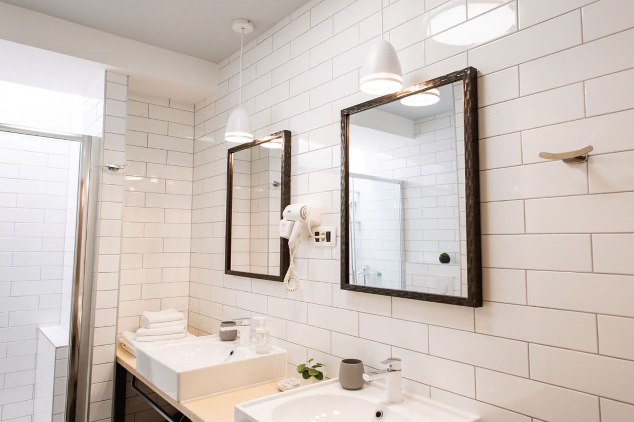 Stylish Apartments with Osijek Near Top Attractions - Standard Studio Apartment  - Maks 3-Badkamer