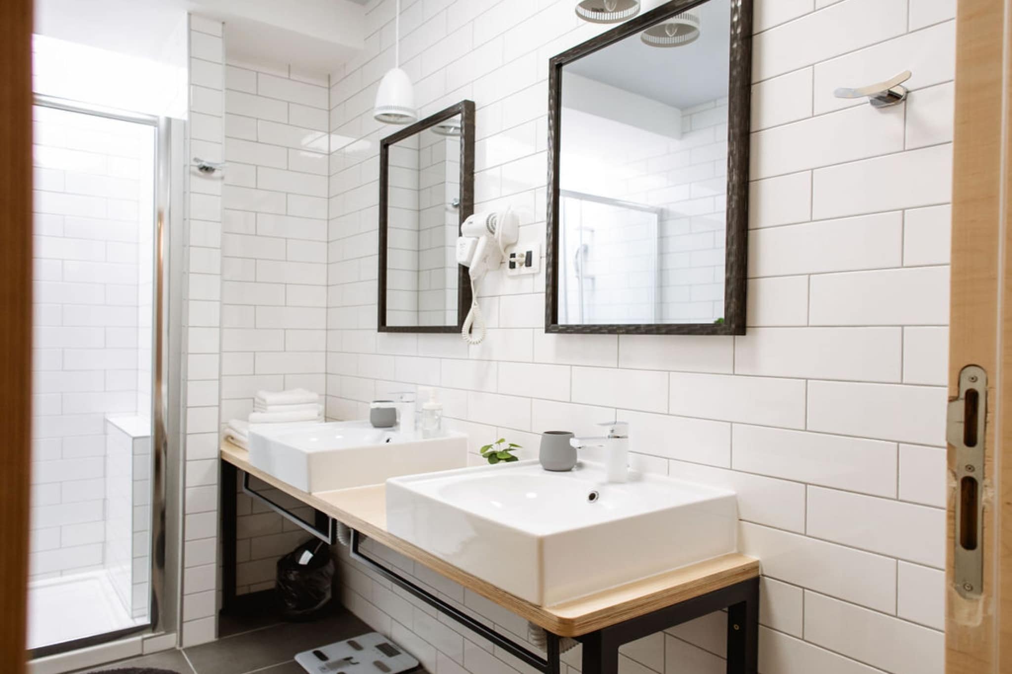 Stylish Apartments with Osijek Near Top Attractions - Standard Studio Apartment  - Maks 3-Badkamer