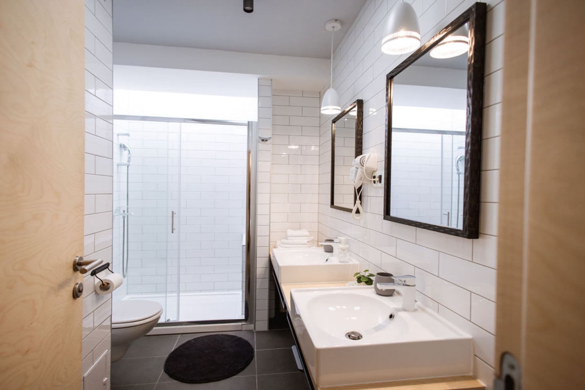 Stylish Apartments with Osijek Near Top Attractions - Standard Studio Apartment  - Maks 3-Badkamer