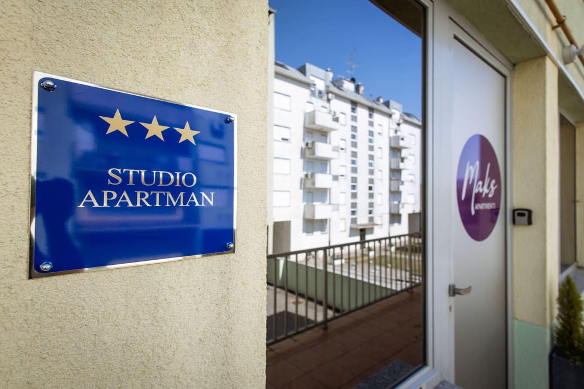 Stylish Apartments with Osijek Near Top Attractions - Standard Studio Apartment  - Maks 3-Terrasbalkon