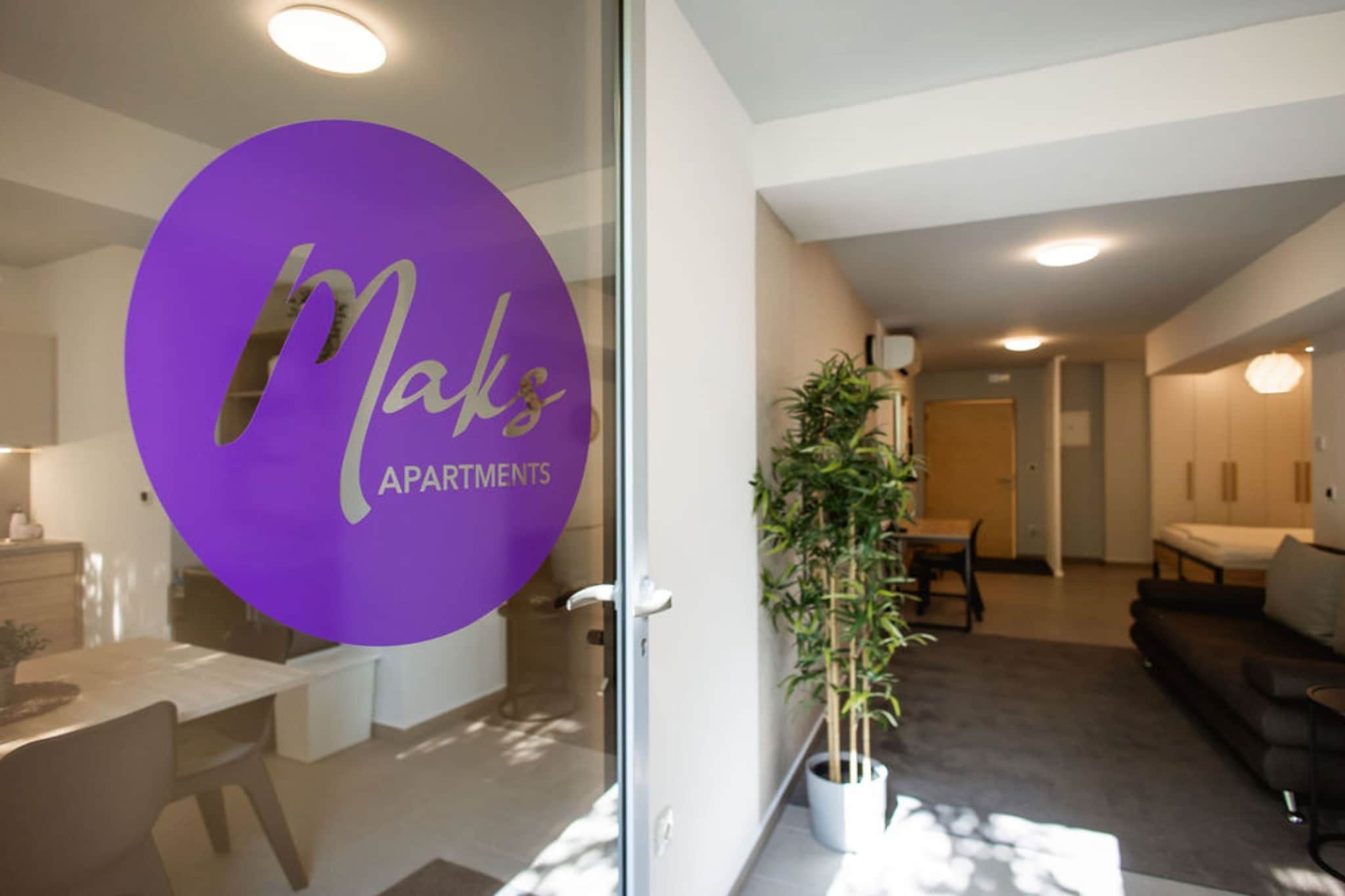 Stylish Apartments with Osijek Near Top Attractions - Standard Studio Apartment  - Maks 3-Binnen