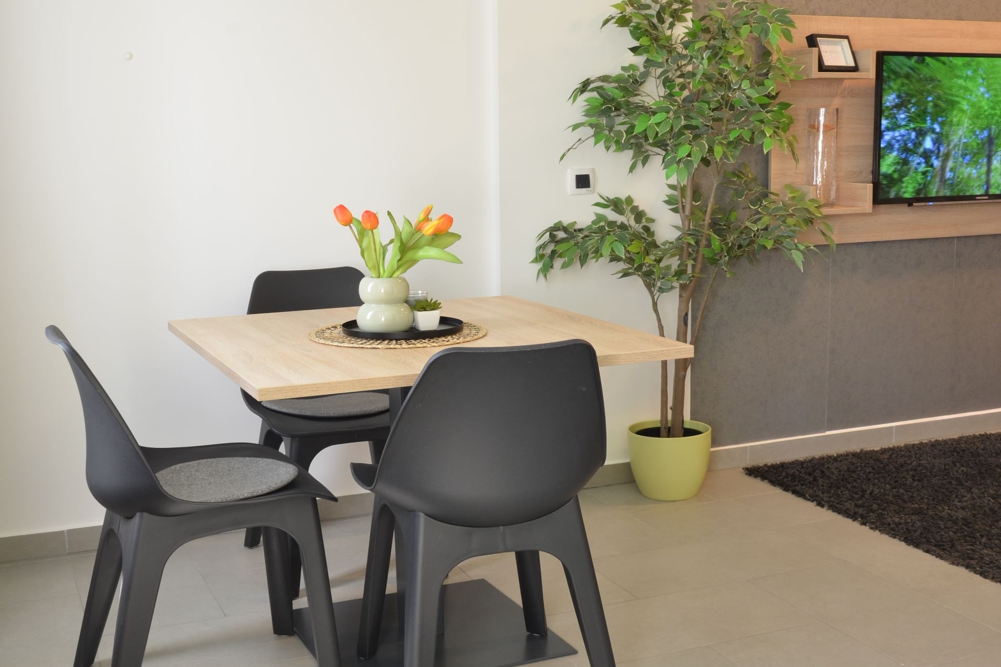 Stylish Apartments with Osijek Near Top Attractions - Comfort Studio Apartment - Maks-Wohnzimmer