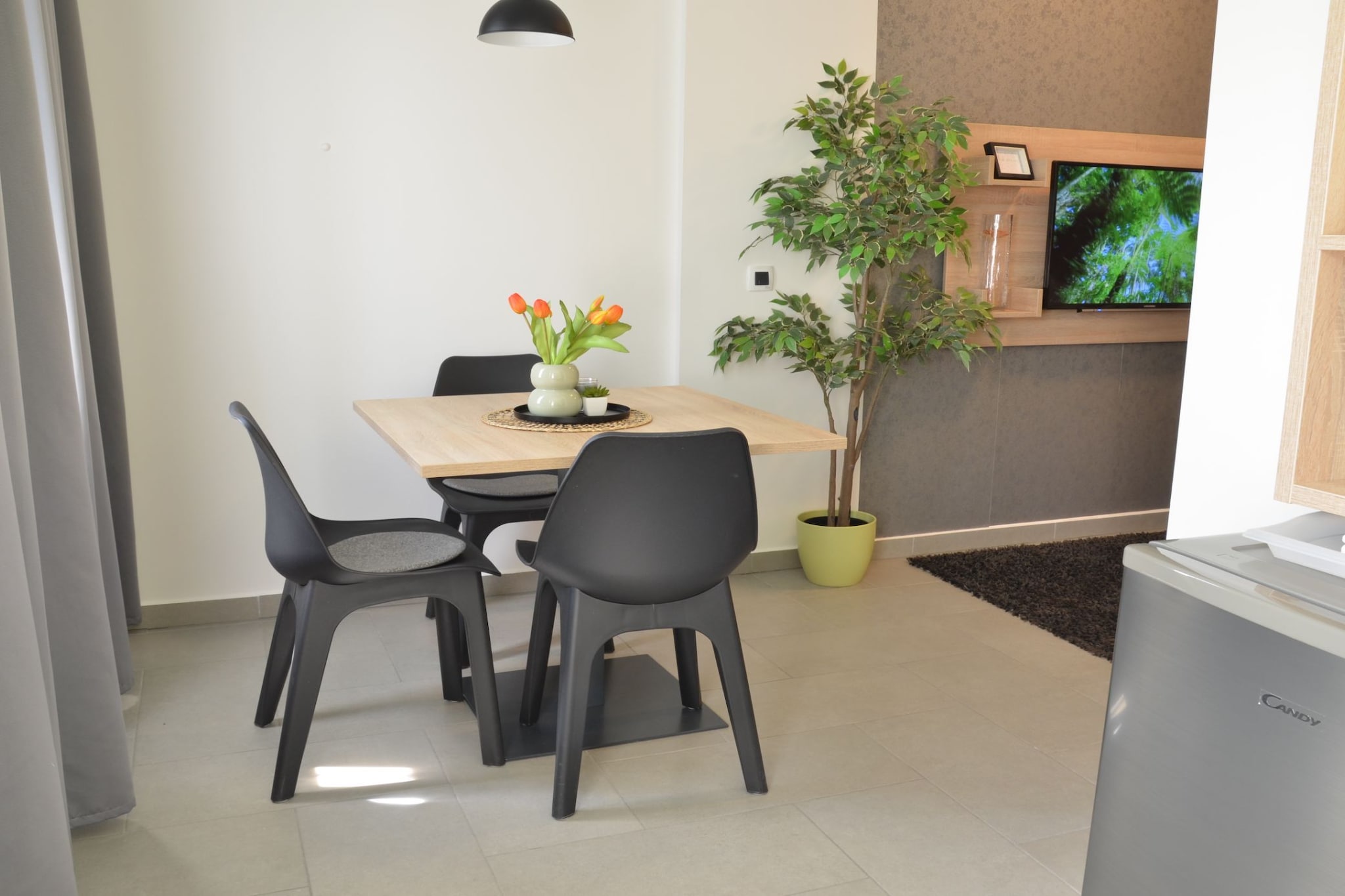 Stylish Apartments with Osijek Near Top Attractions - Comfort Studio Apartment - Maks-Wohnzimmer
