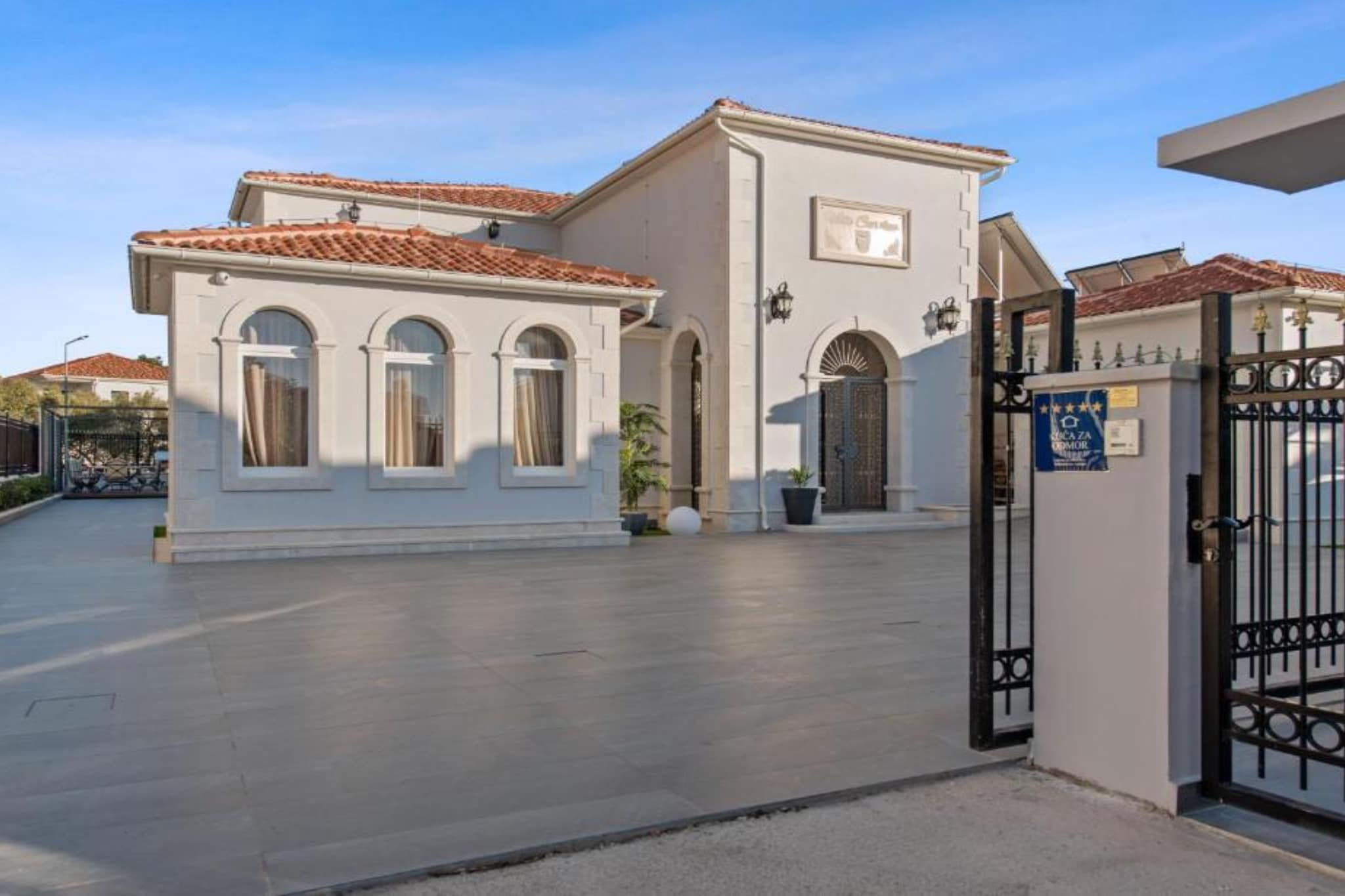 Villa Carolus in Vodice - Five Bedroom Villa with Terrace and Swimming pool-Buitenlucht