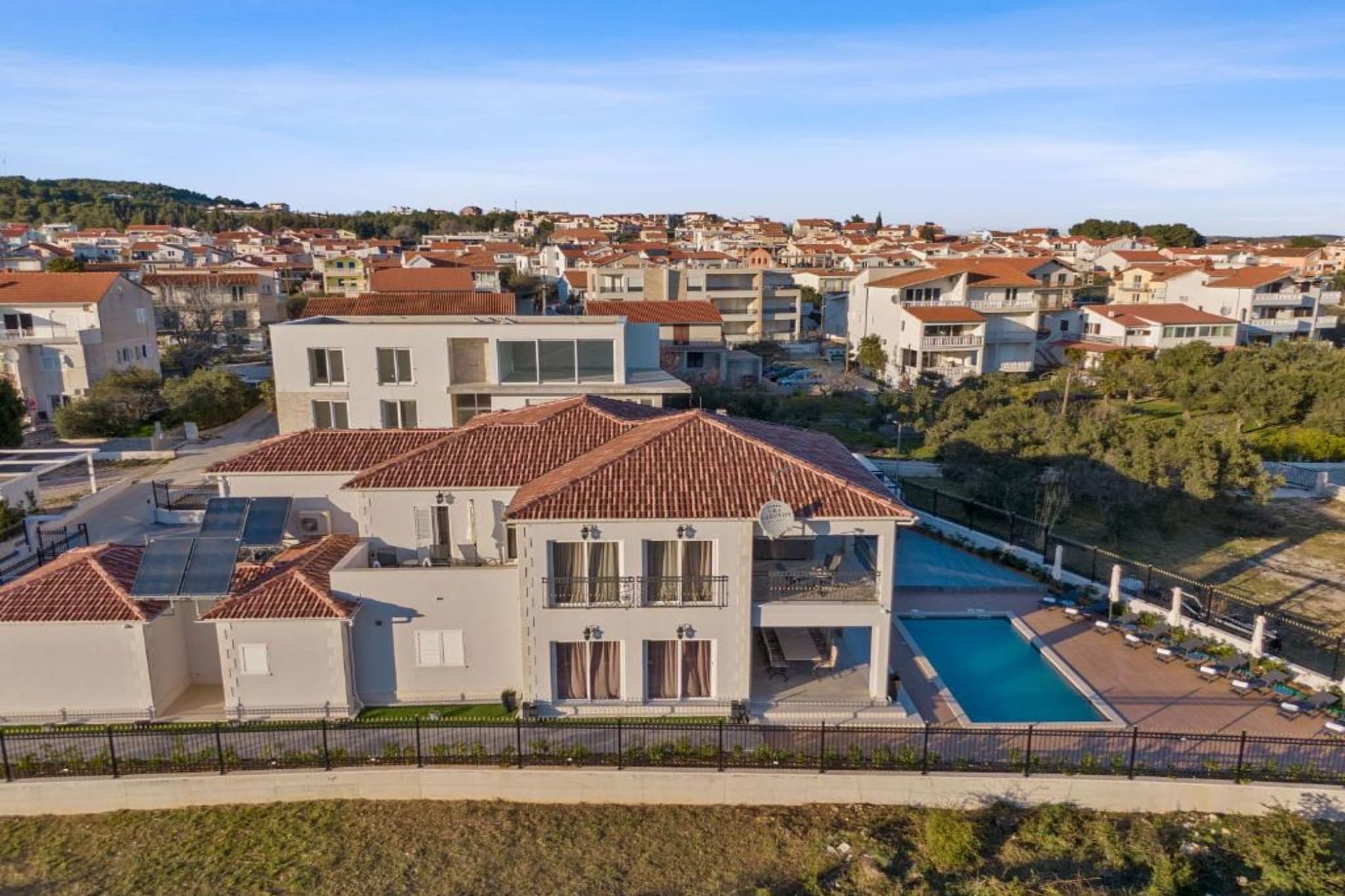 Villa Carolus in Vodice - Five Bedroom Villa with Terrace and Swimming pool-Buitenlucht