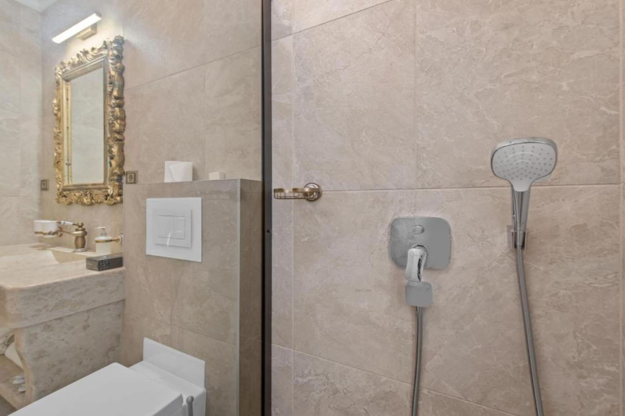 Villa Carolus in Vodice - Five Bedroom Villa with Terrace and Swimming pool-Badkamer