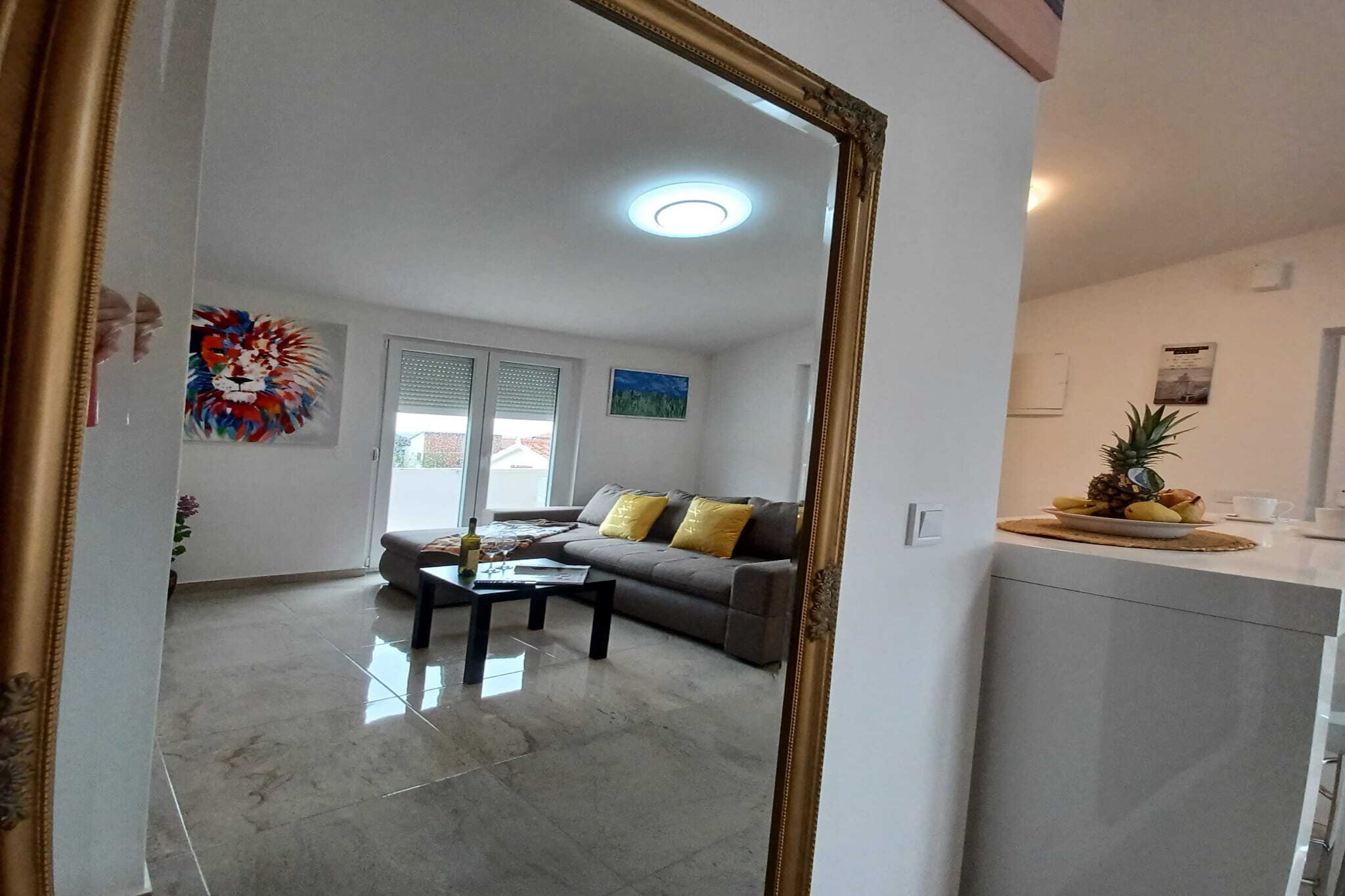 Beachfront Apartment with Balcony and Sea View-Woonkamer