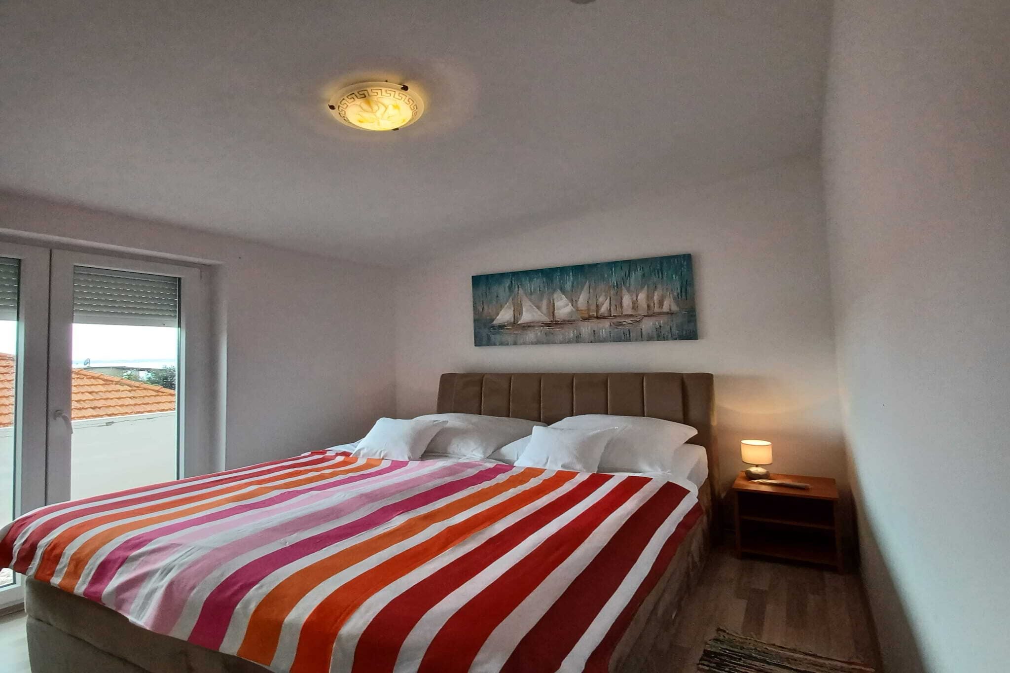 Beachfront Apartment with Balcony and Sea View-Slaapkamer