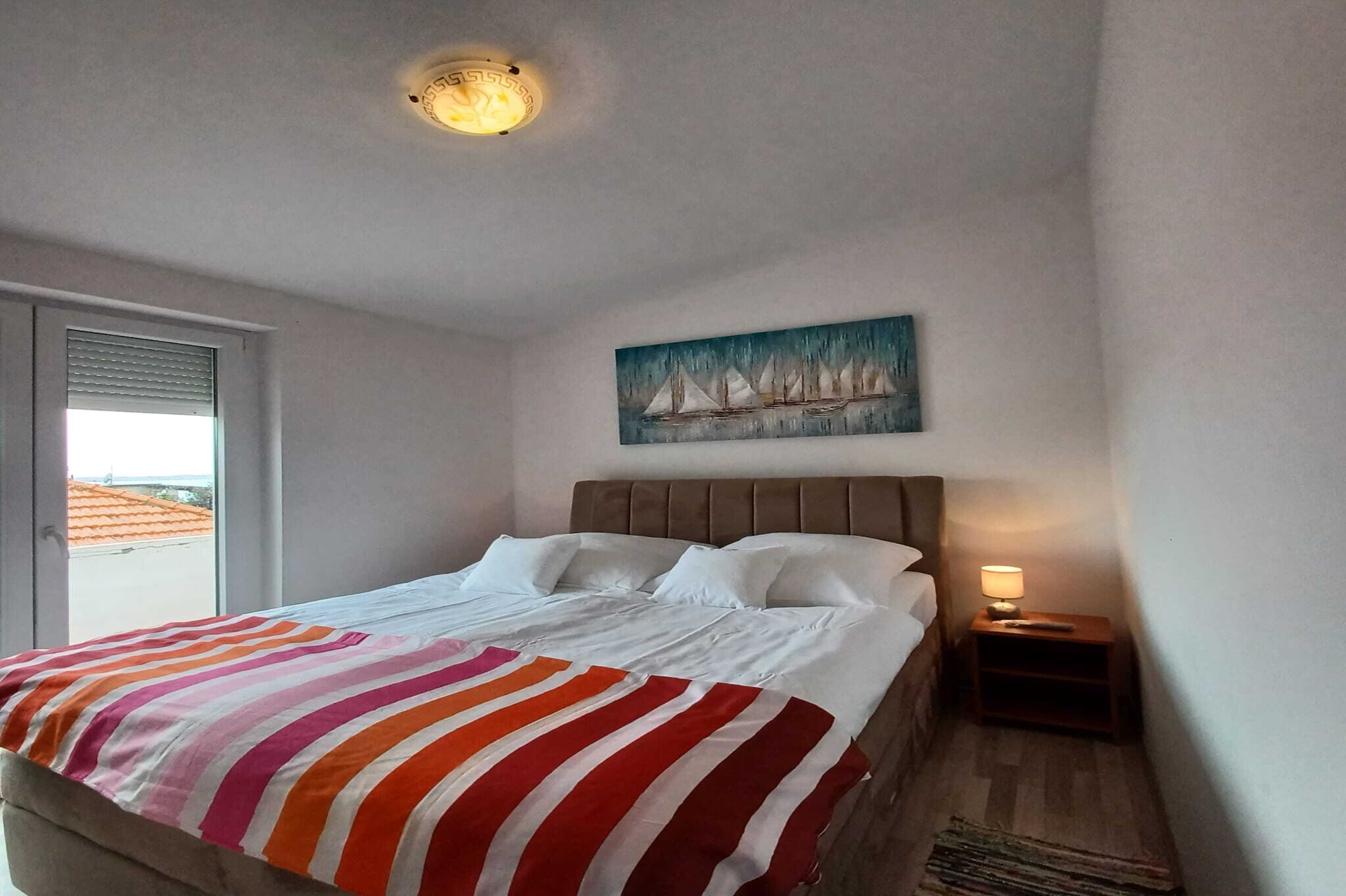 Beachfront Apartment with Balcony and Sea View-Slaapkamer