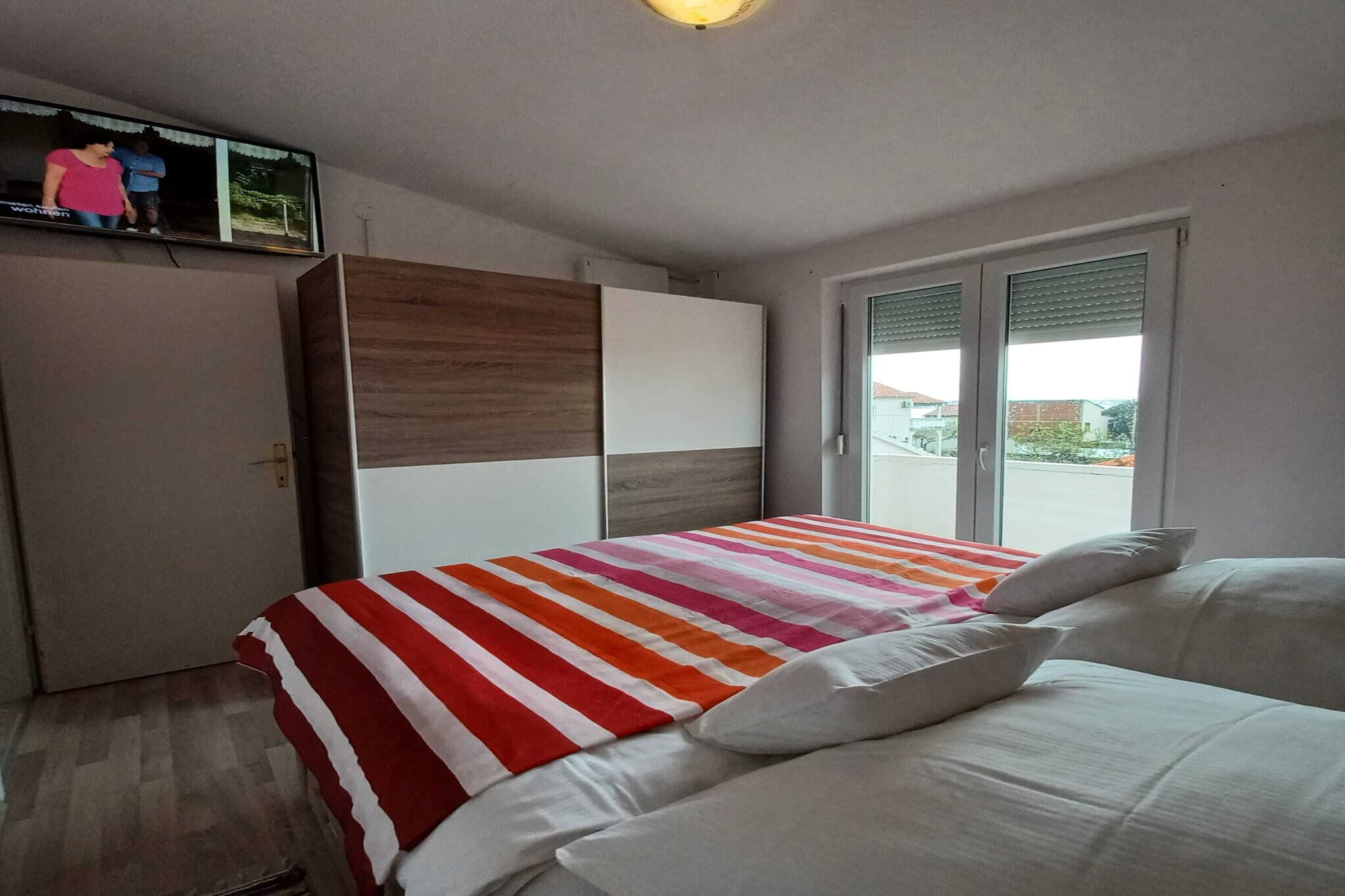 Beachfront Apartment with Balcony and Sea View-Slaapkamer