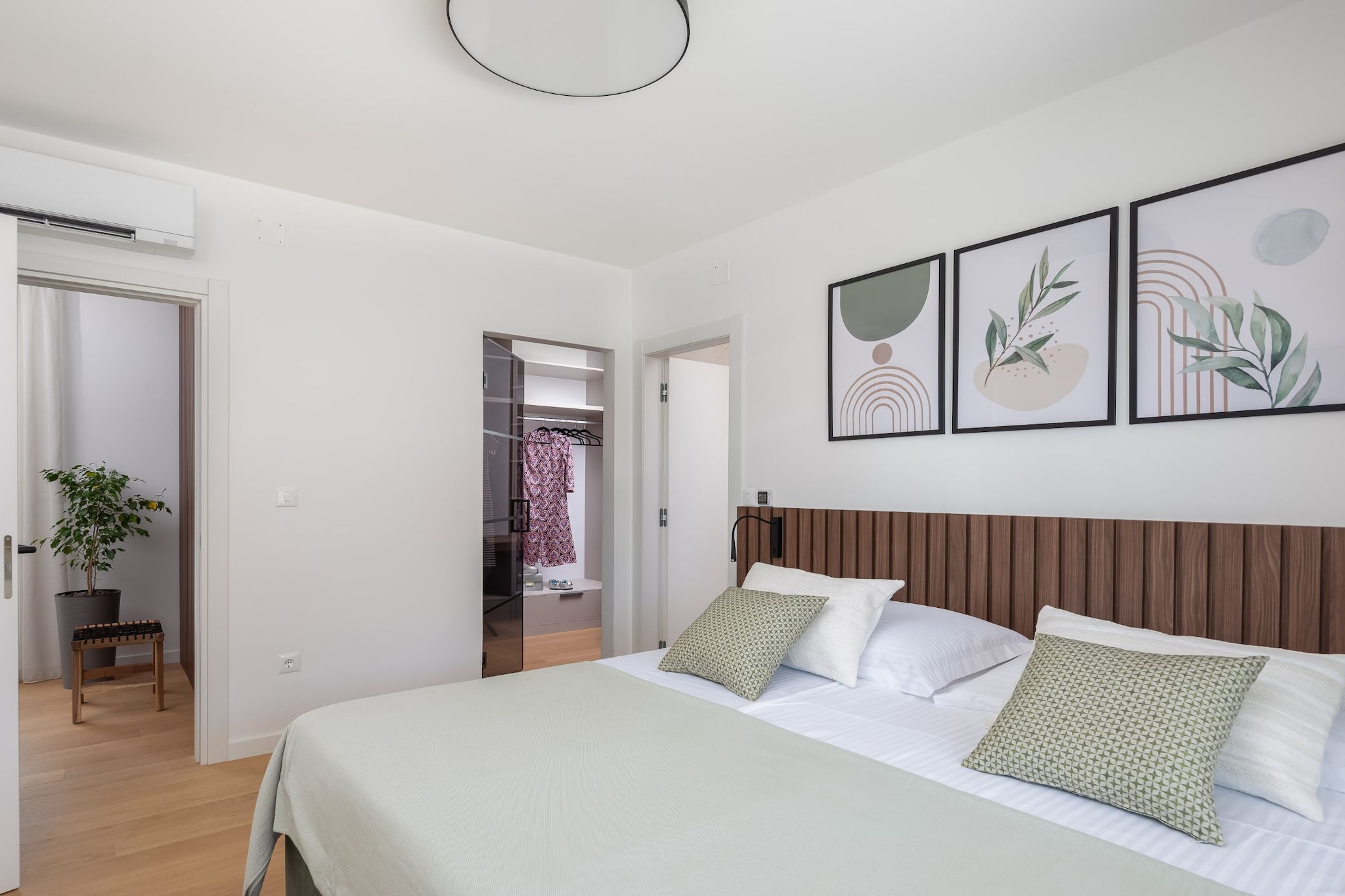 Villa Prima Lux - Four Bedroom Villa with Pool-Chambre