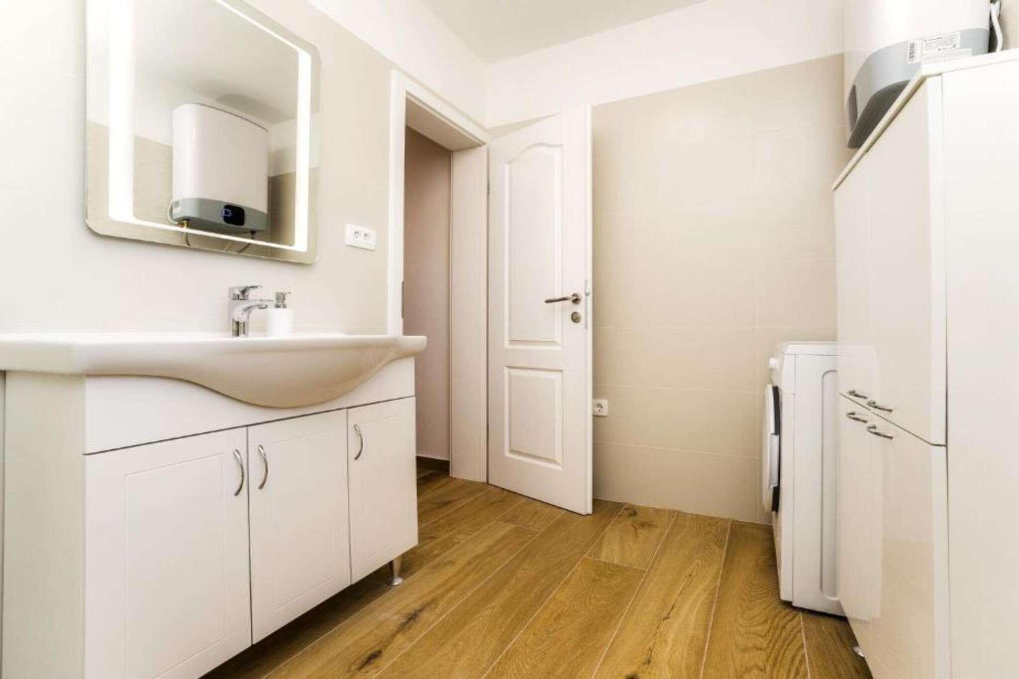Two Bedroom Apartment With Private Pool-Bathroom