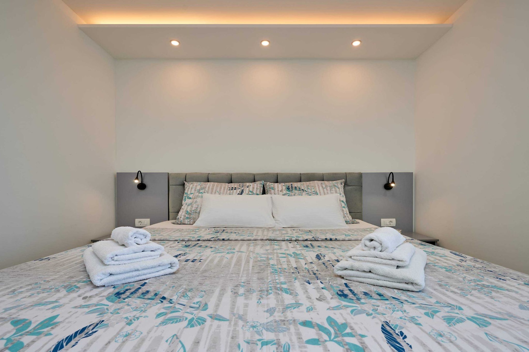 Exclusive Okrug Gornji Apartment with Shared Pool - Two bedroom Apartment with Shared Pool-Bedroom