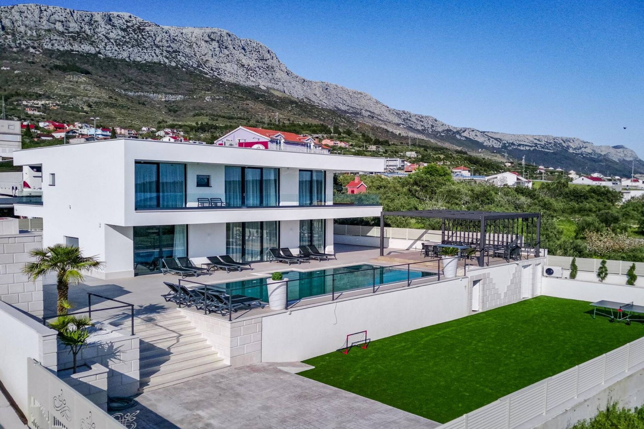Sunset Serenity Villa with Pool, Gym and Sauna - Six Bedroom Villa with Pool-Vue