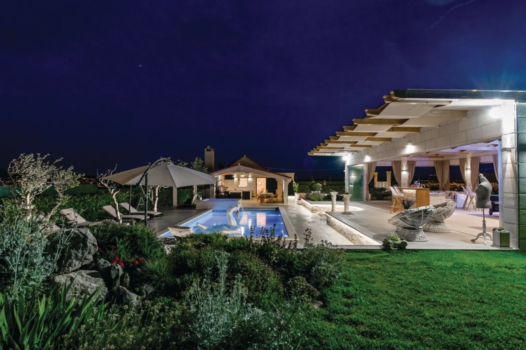 Luxury Villa MaLo - Holiday Home-Outdoor