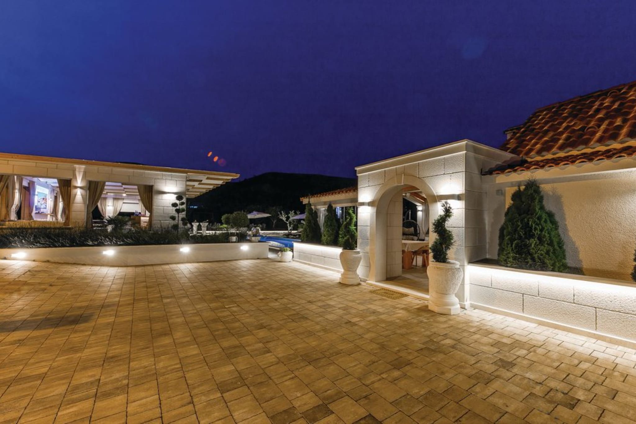 Luxury Villa MaLo - Holiday Home-Outdoor