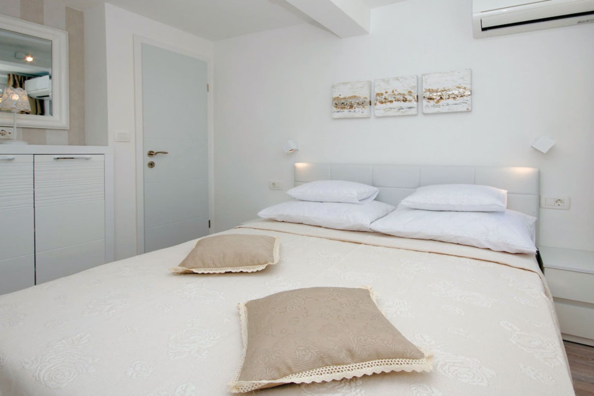 Luxury Villa MaLo - Holiday Home-Bedroom