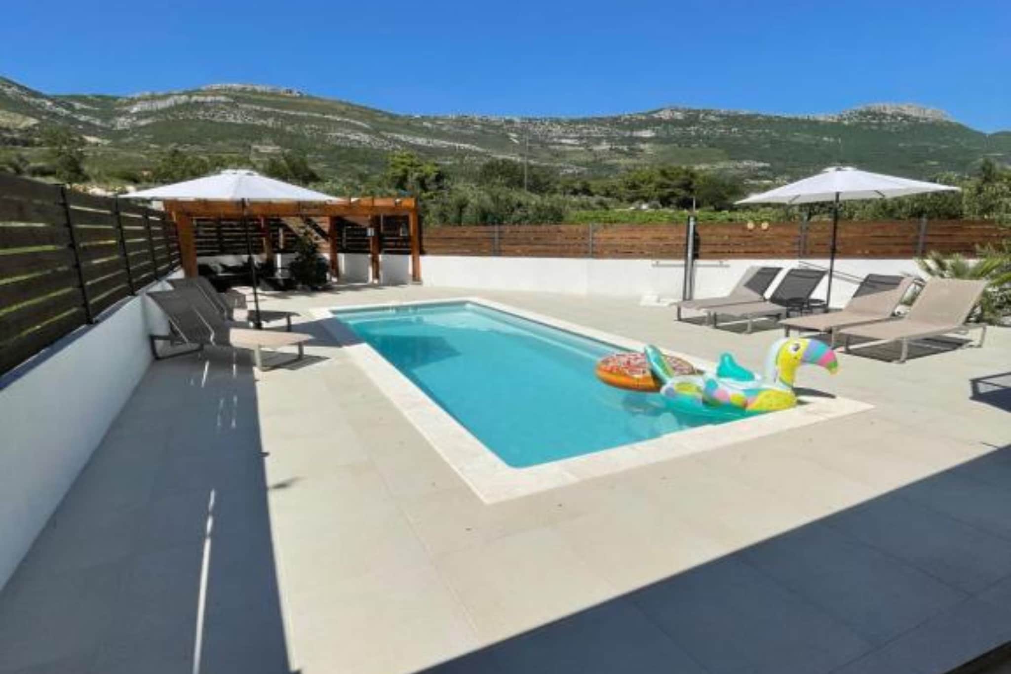Holiday Home Villa-Pool