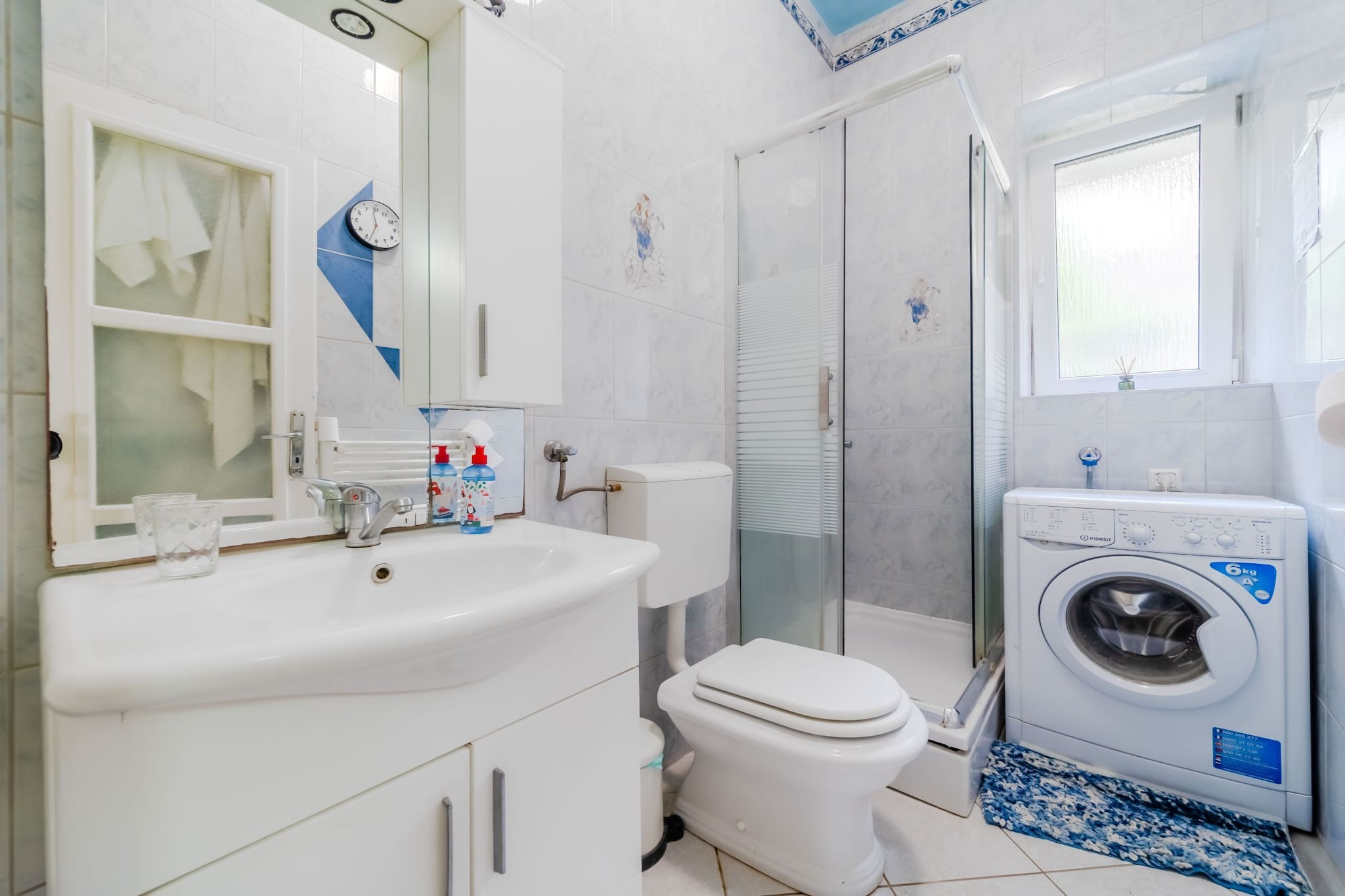 Urban Nest Apartment-Bathroom