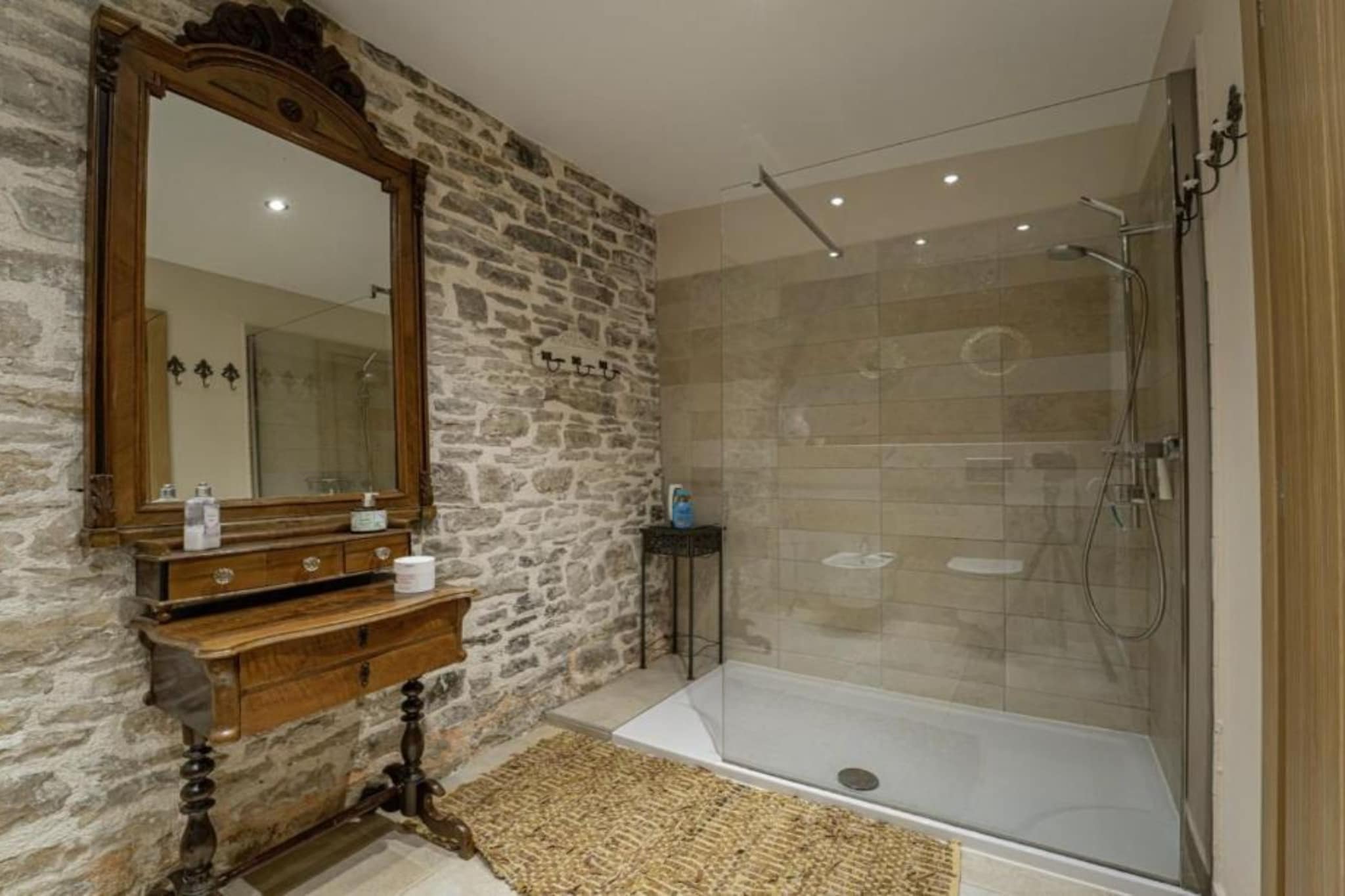 Poolside Grand Retreat Villa-Bathroom