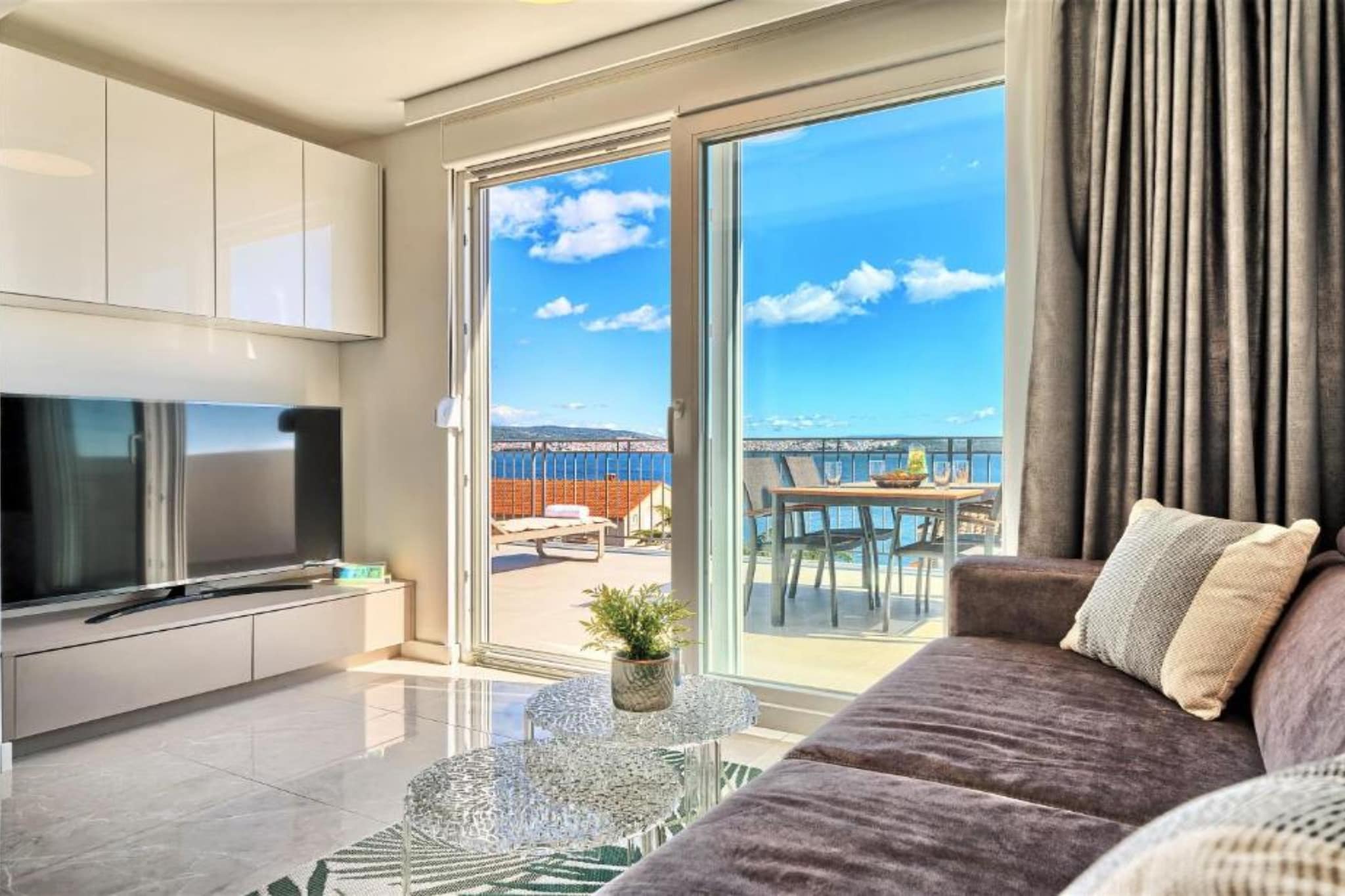 One-Bedroom Apartment With Terrace And Sea View