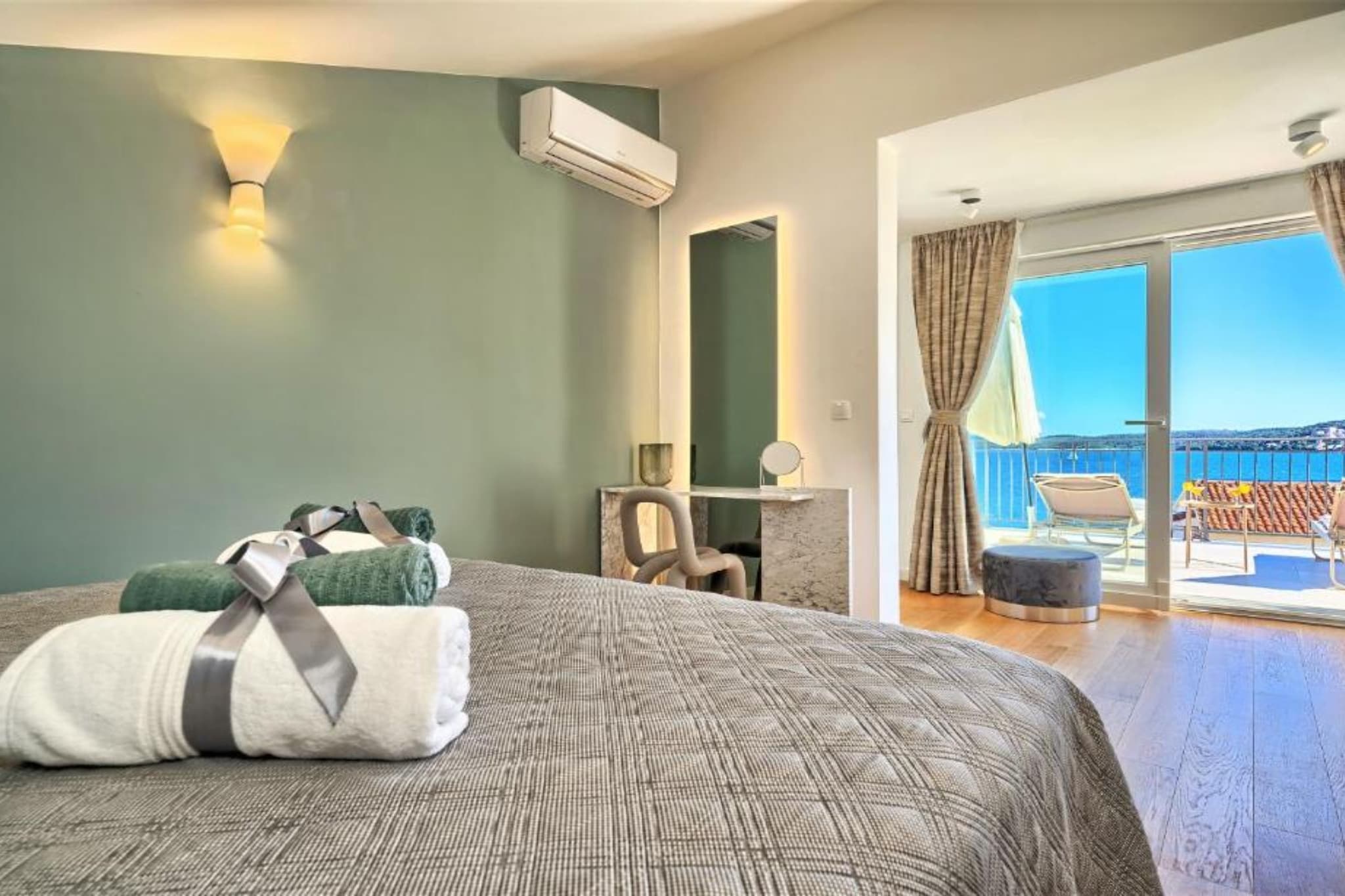One-Bedroom Apartment With Terrace And Sea View-Slaapkamer