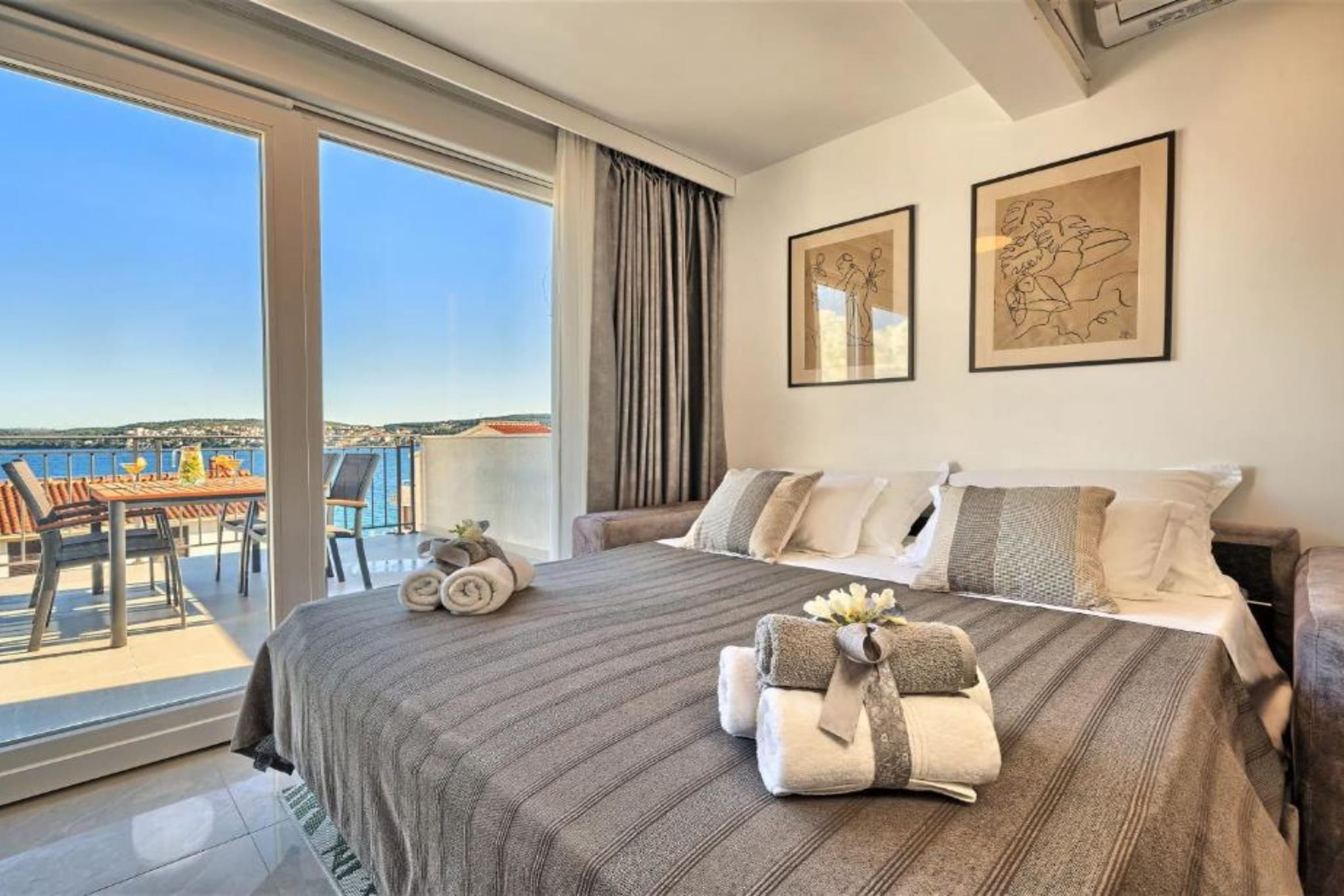 One-Bedroom Apartment With Terrace And Sea View-Slaapkamer