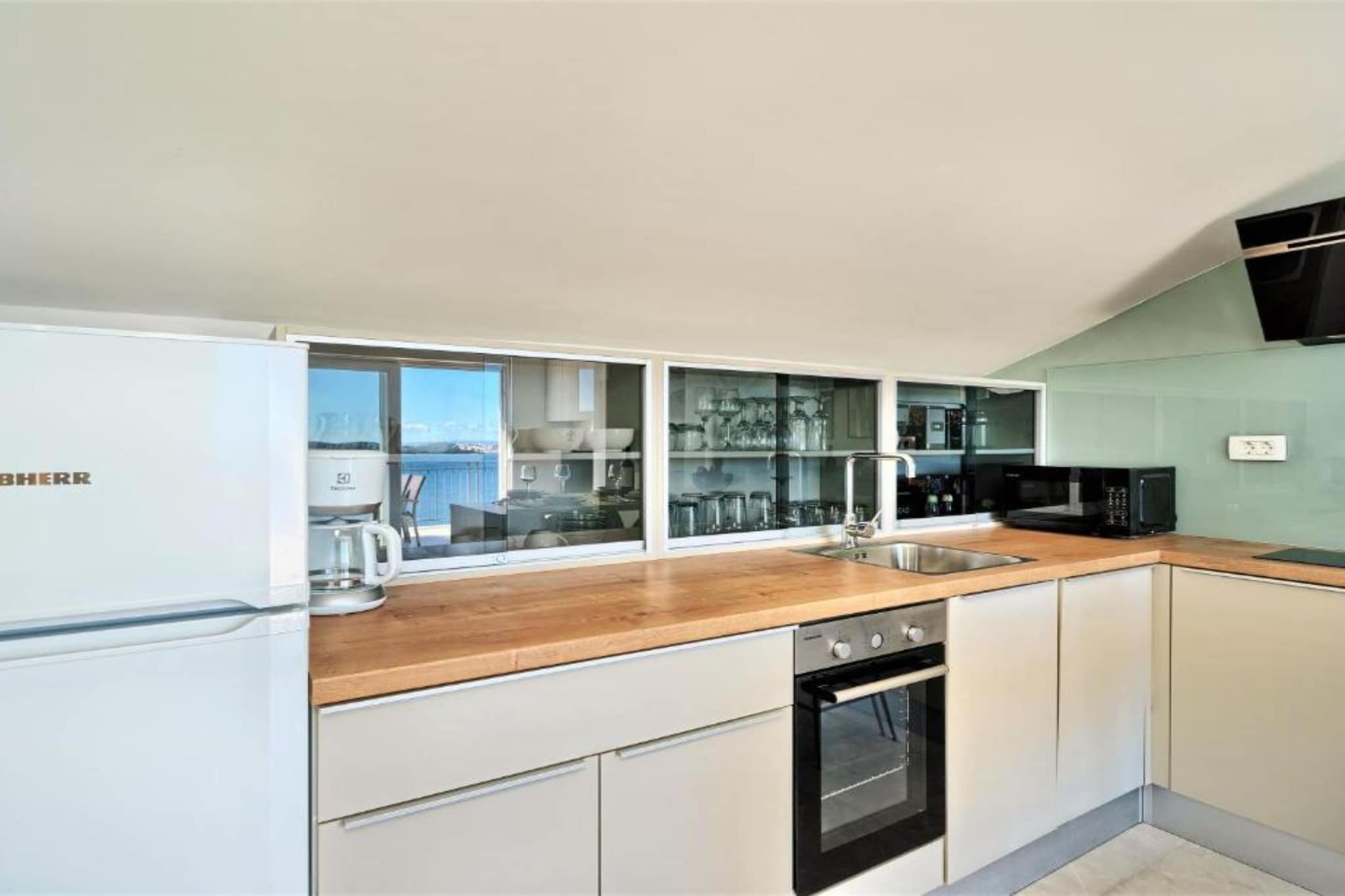 One-Bedroom Apartment With Terrace And Sea View-Keuken
