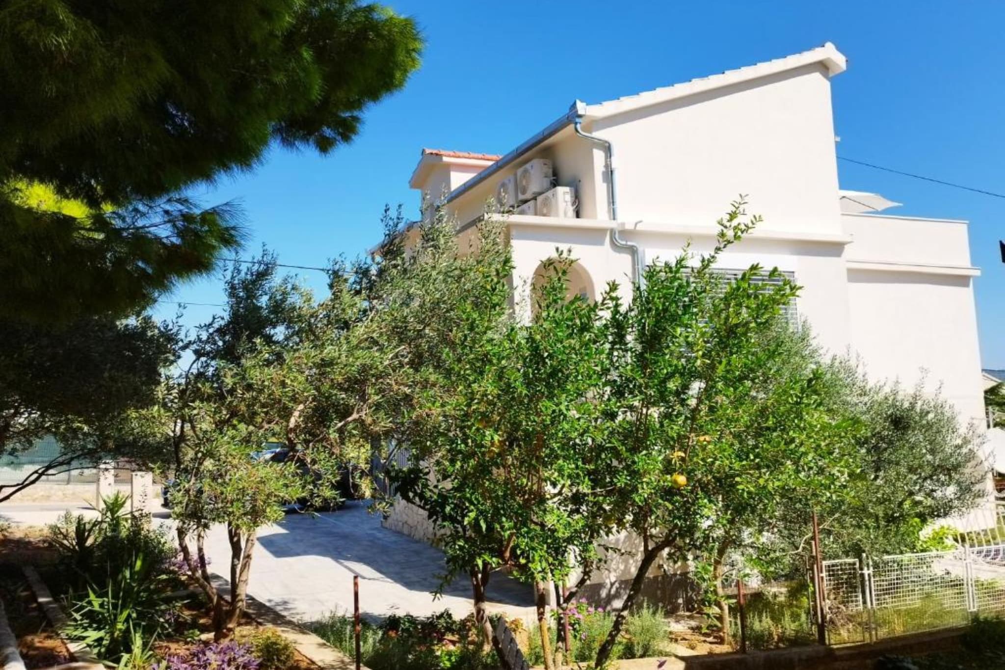 Two-Bedroom Apartment With Balcony And Sea View-Buitenlucht
