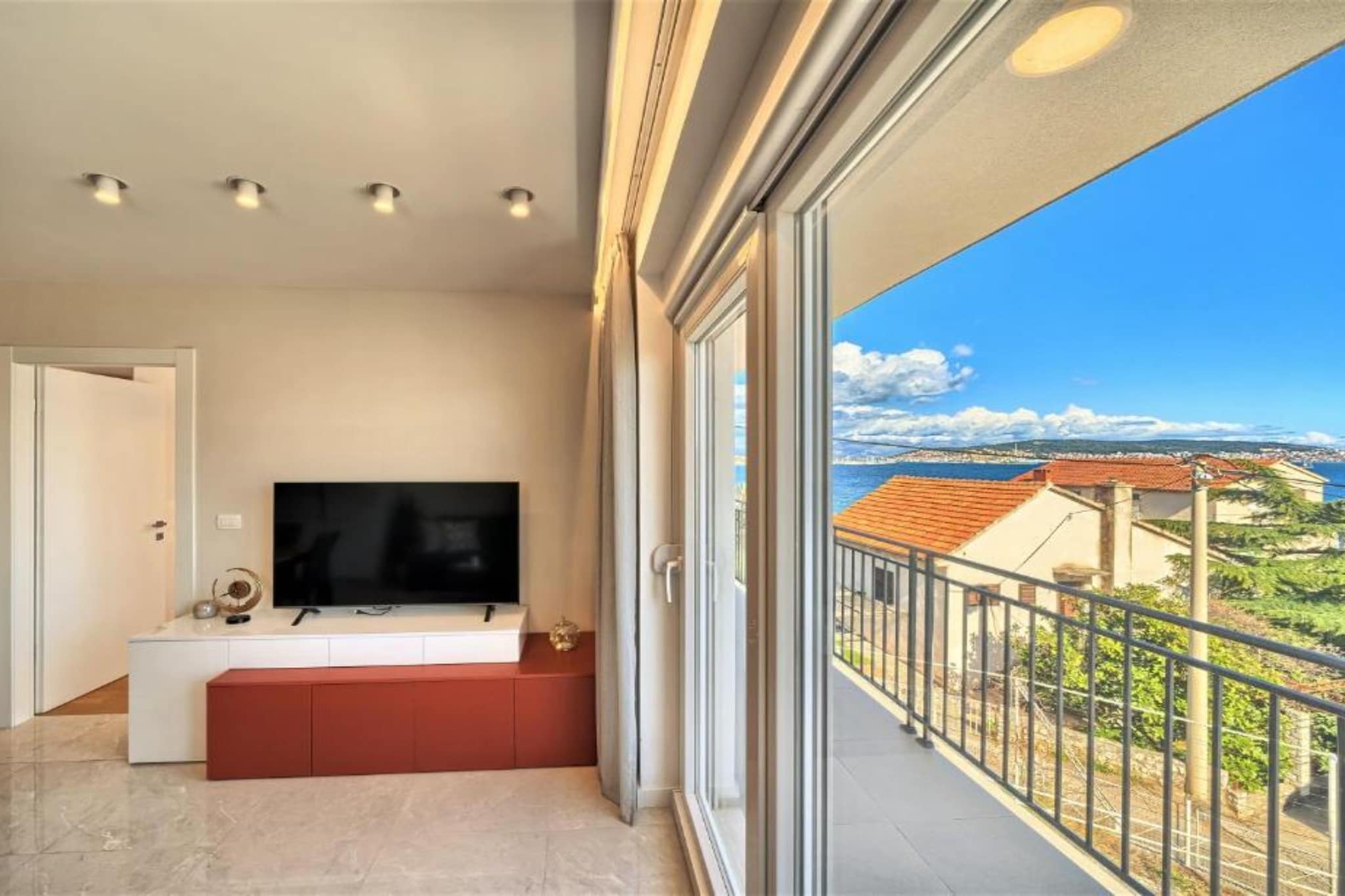 Two-Bedroom Apartment With Balcony And Sea View