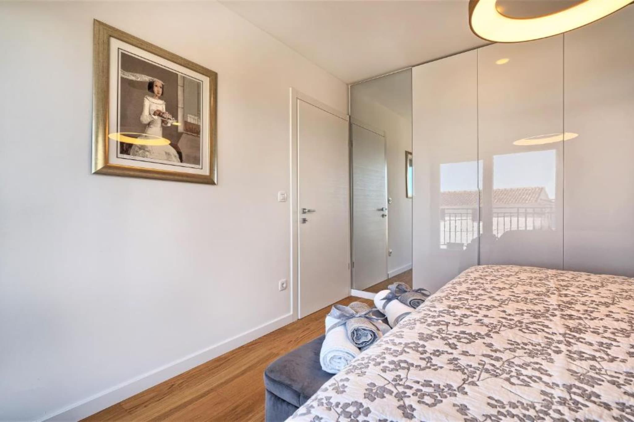 Two-Bedroom Apartment With Balcony And Sea View-Slaapkamer