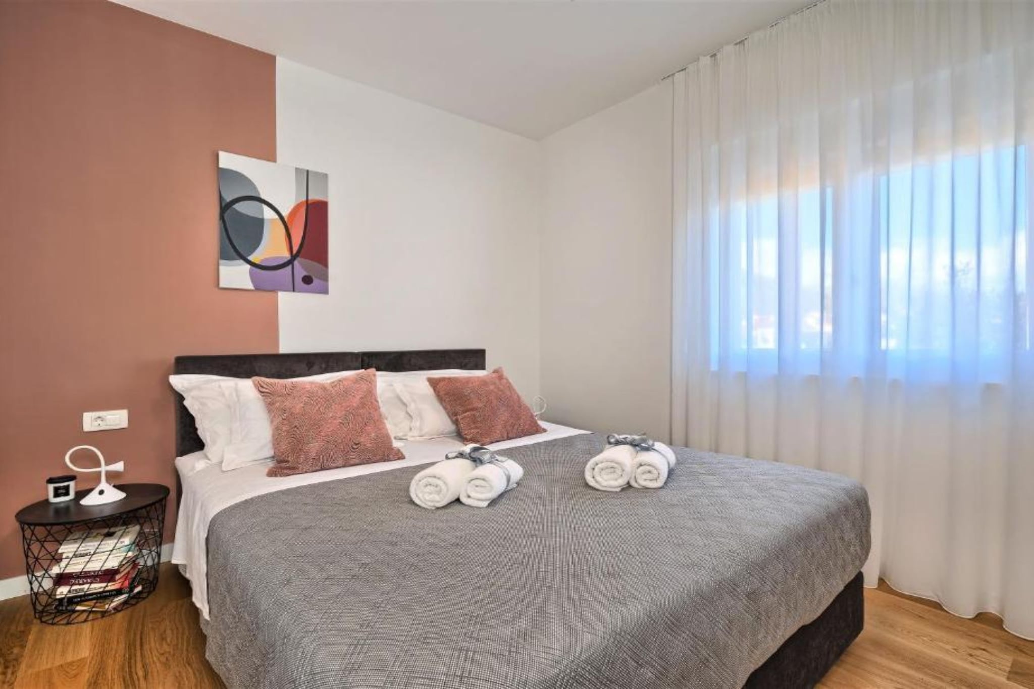 Two-Bedroom Apartment With Balcony And Sea View-Slaapkamer