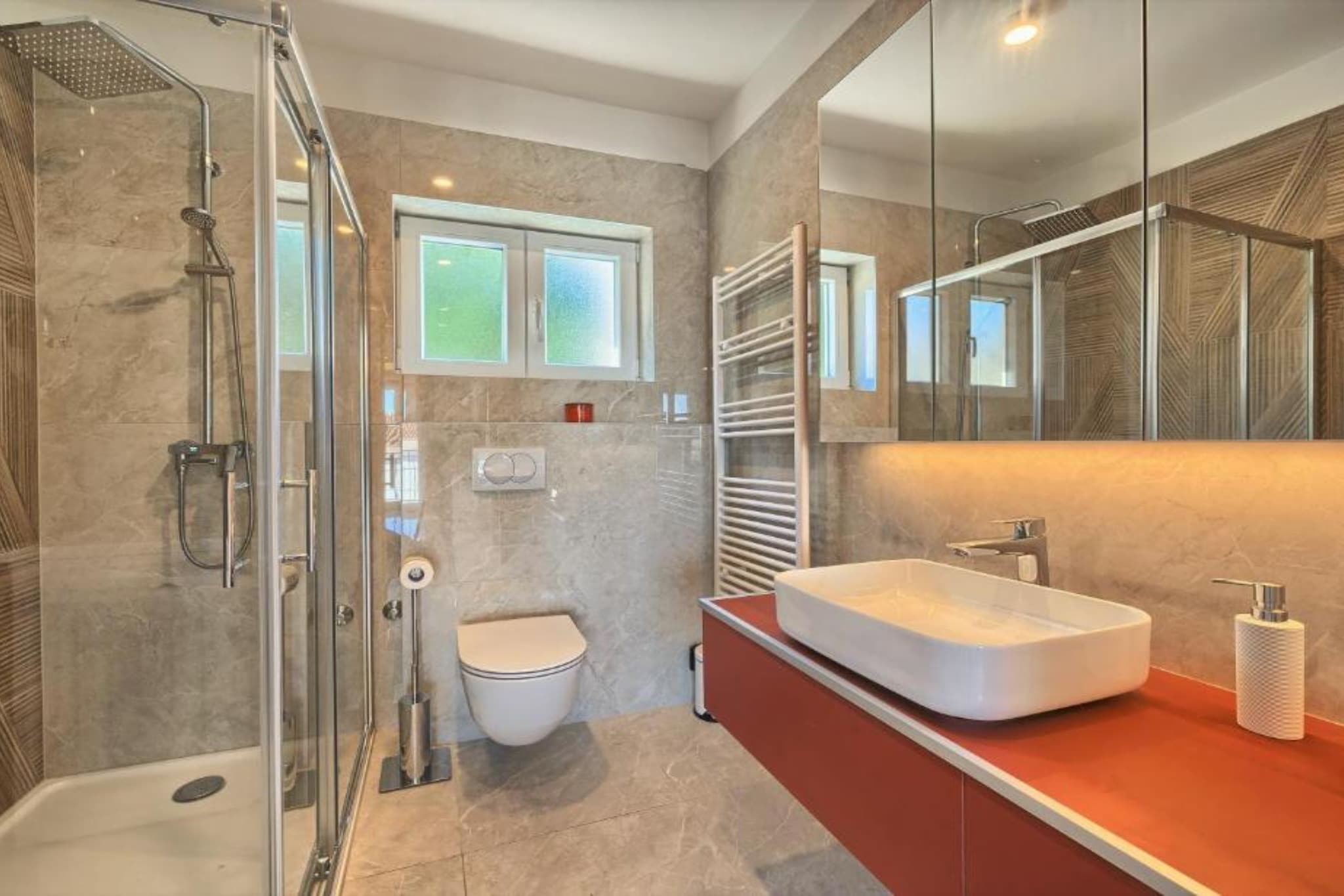 Two-Bedroom Apartment With Balcony And Sea View-Badkamer