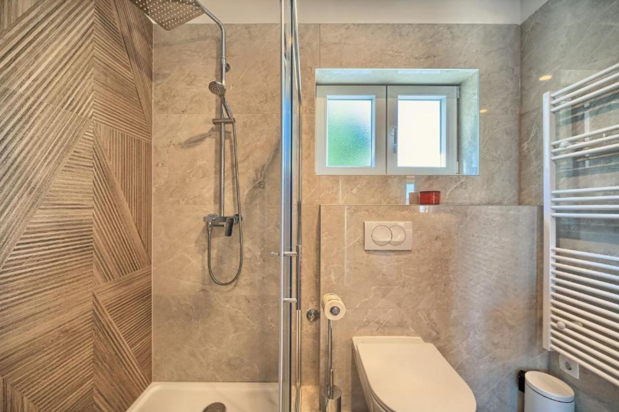 Two-Bedroom Apartment With Balcony And Sea View-Badkamer
