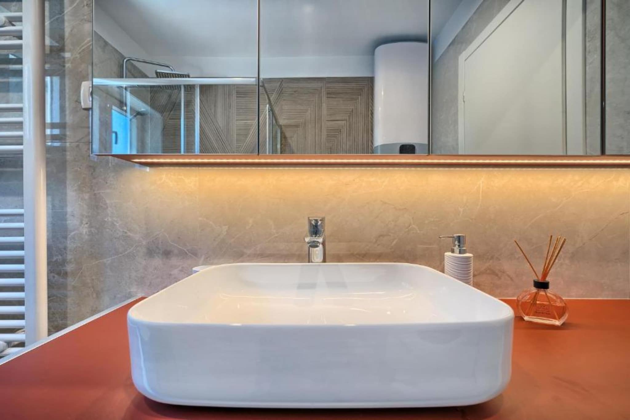 Two-Bedroom Apartment With Balcony And Sea View-Badkamer