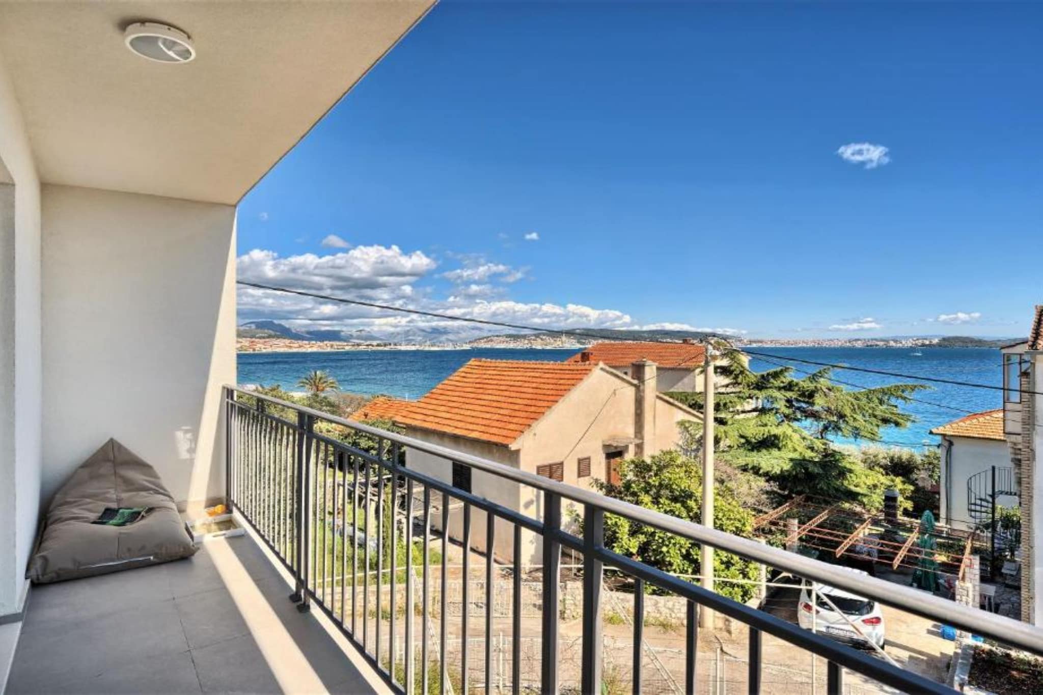 Two-Bedroom Apartment With Balcony And Sea View-Terrasbalkon