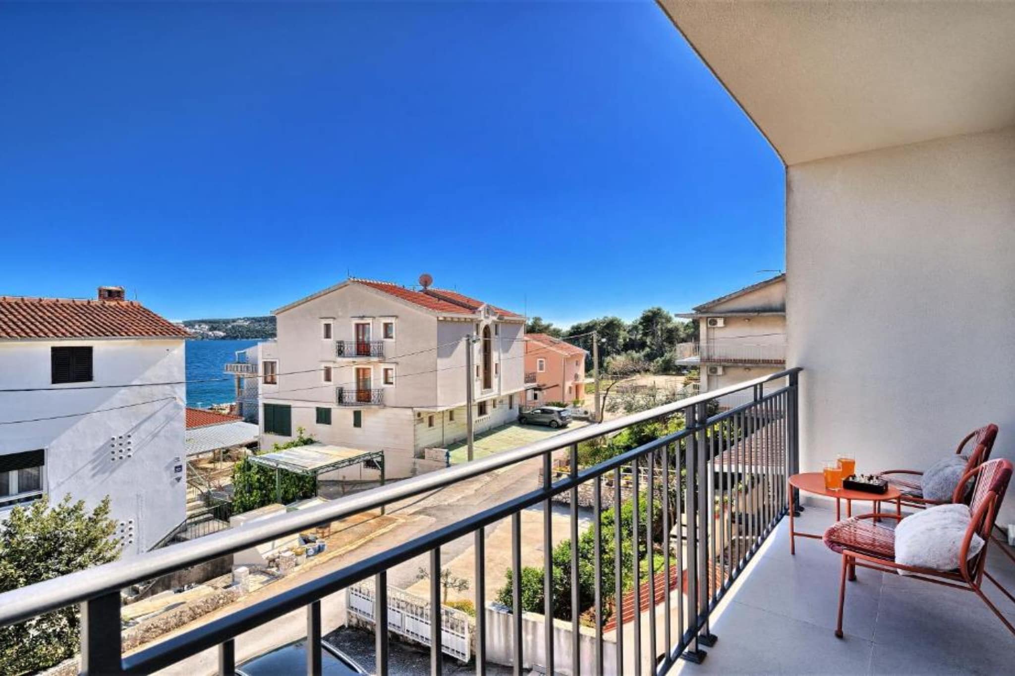 Two-Bedroom Apartment With Balcony And Sea View-Terrasbalkon